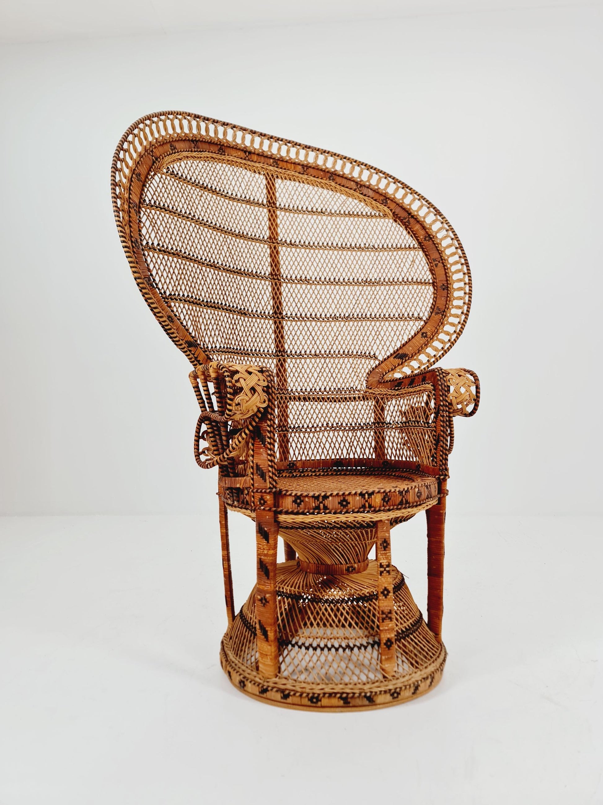 Mid century Classic Wicker Emmanuelle Peacock Chair ca. 1960/70er Jahre