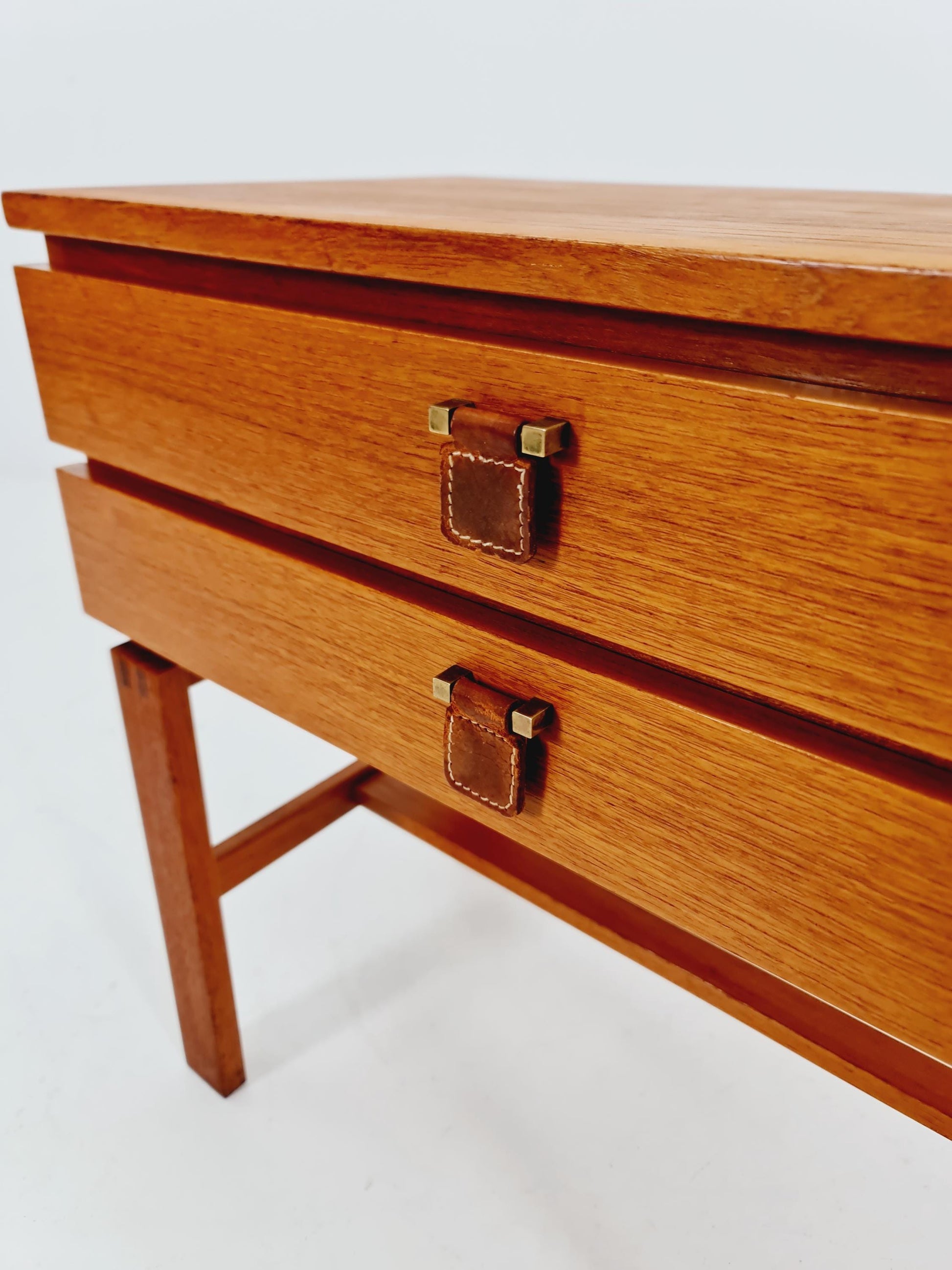 Midcentury Swedish teak Side table/ Bedside table By AB Nybrofabriken model Chamant 1960s