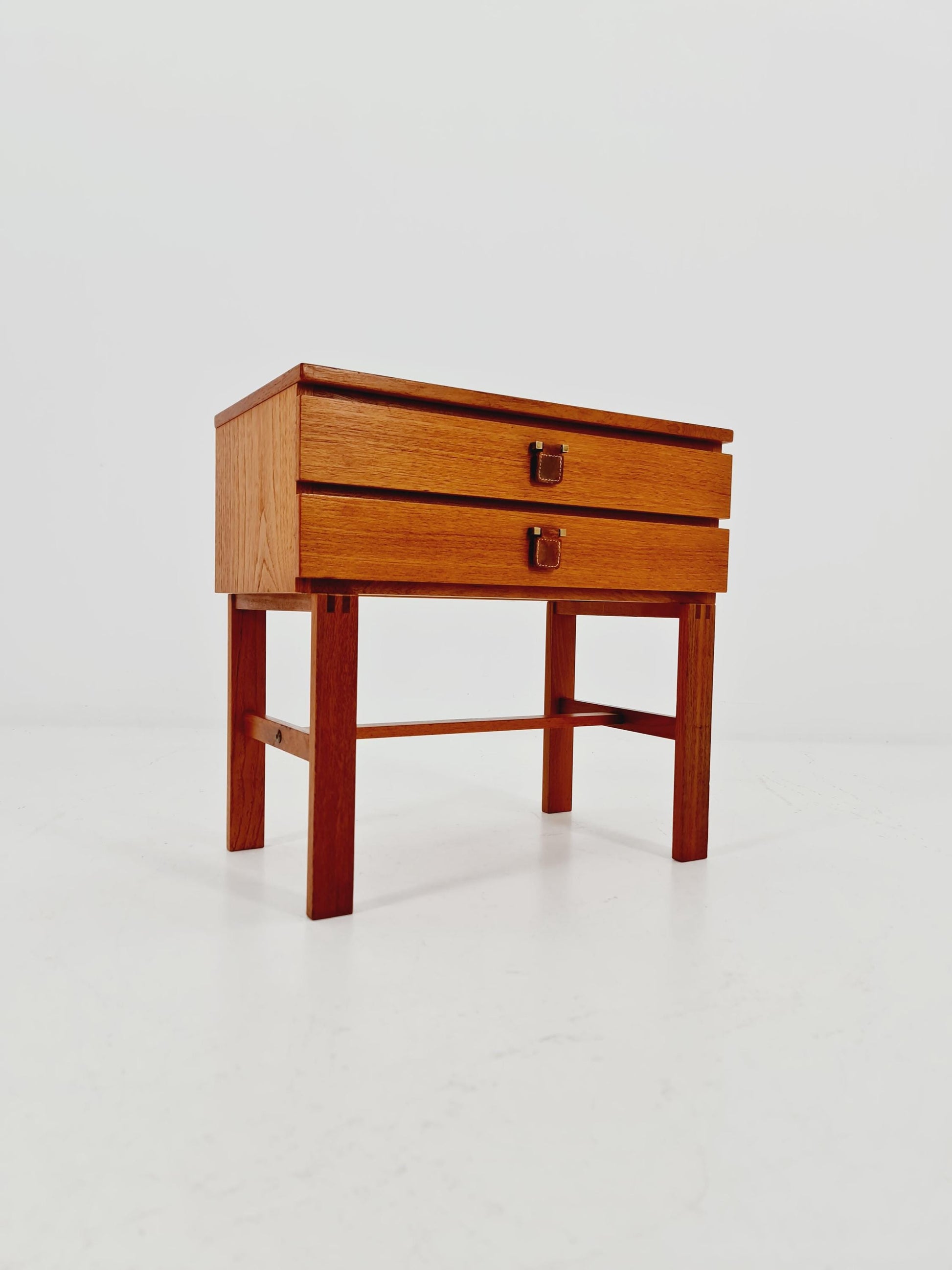 Midcentury Swedish teak Side table/ Bedside table By AB Nybrofabriken model Chamant 1960s