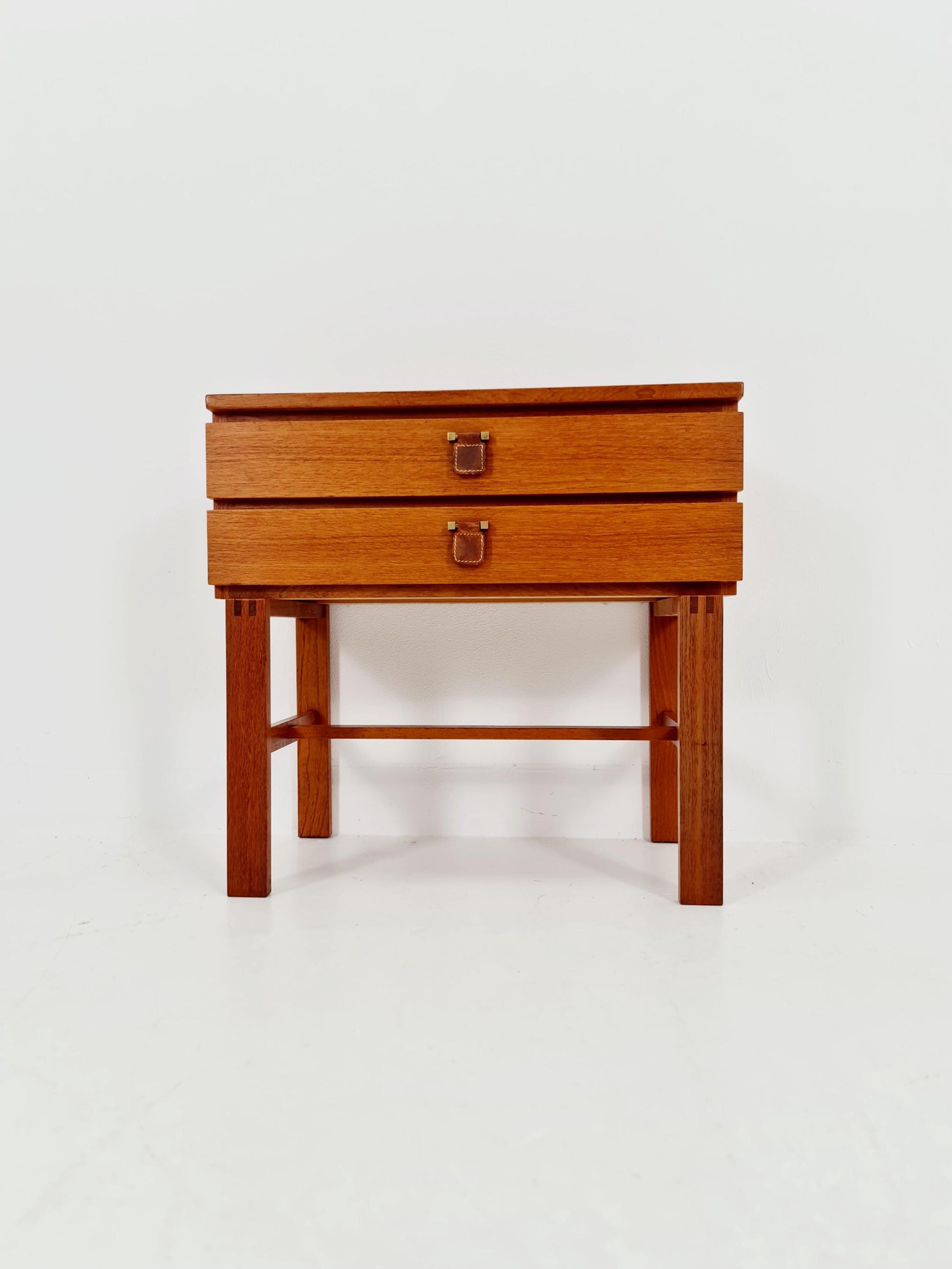 Midcentury Swedish teak Side table/ Bedside table By AB Nybrofabriken model Chamant 1960s