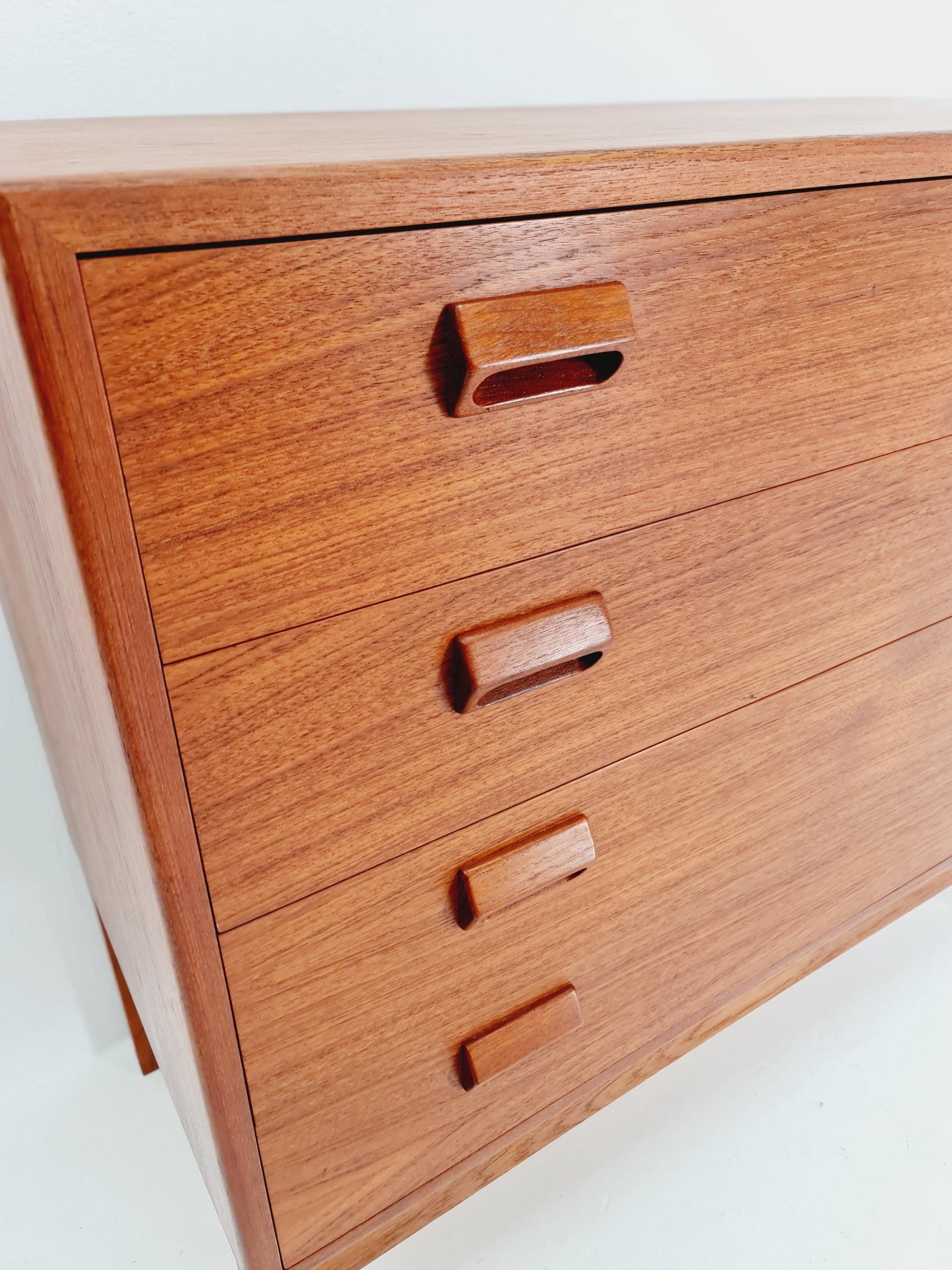 Midcentury danish design chest of drawers By Børge Mogensen For Søborg Mobelfabrik 1960s