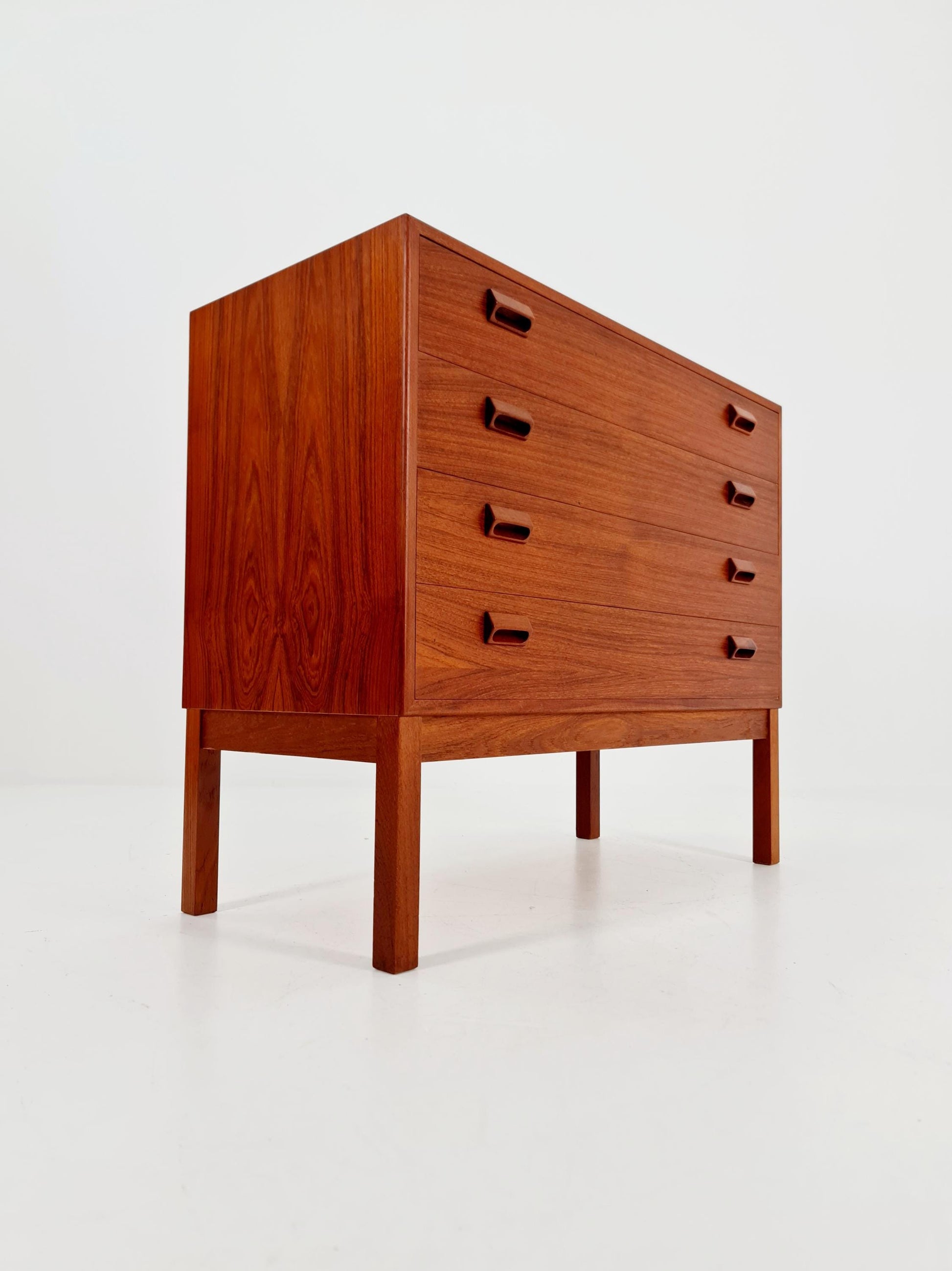 Midcentury danish design chest of drawers By Børge Mogensen For Søborg Mobelfabrik 1960s