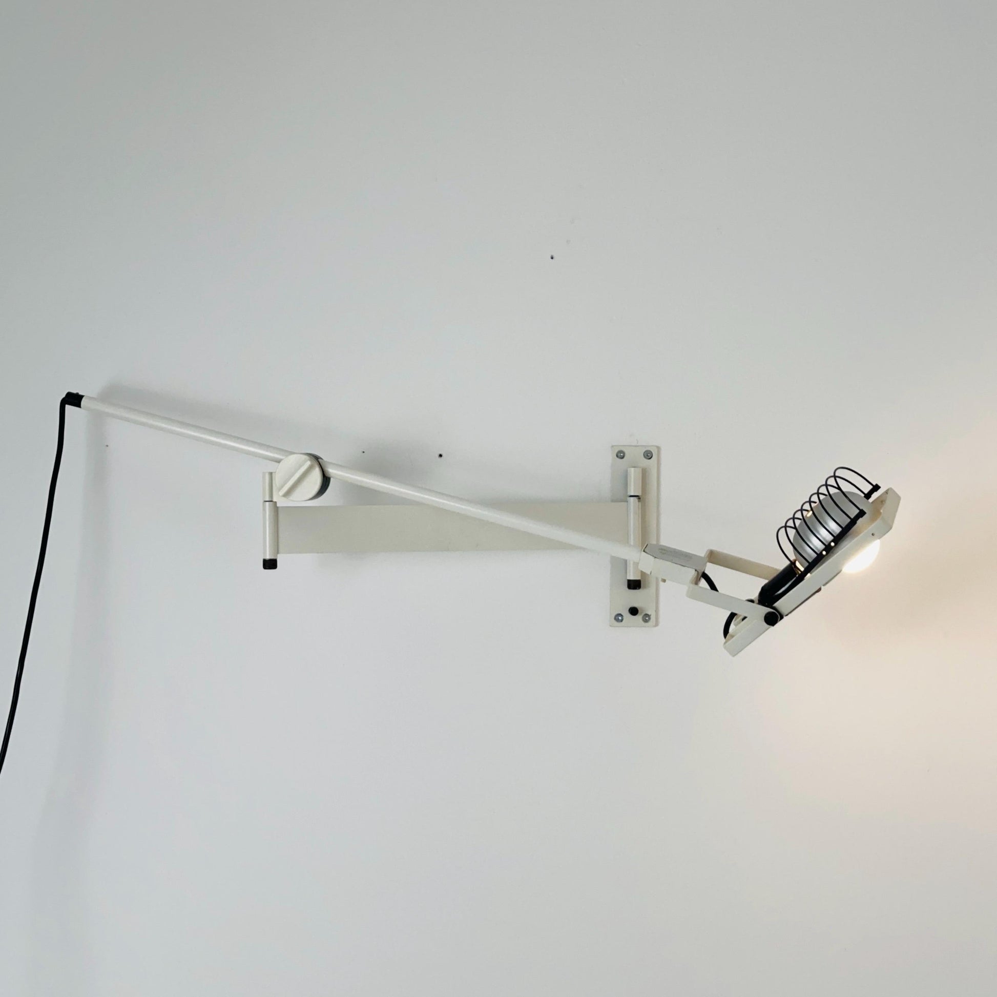 Mid century Sintesi wall lamp with clamp by Ernesto Gismondi for Artemide, 1970s Italy