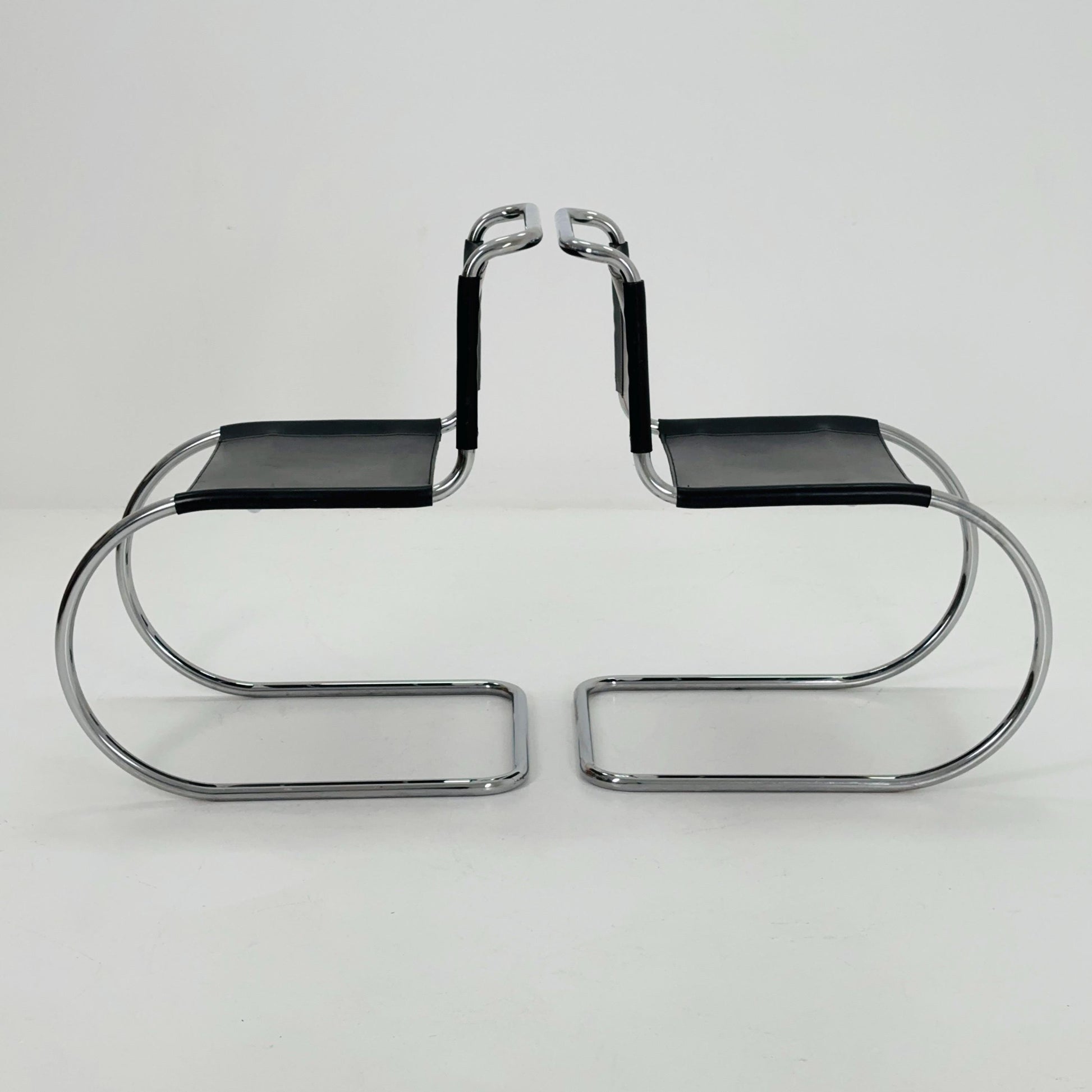 Set of 2 MR10 lounge black leather chairs design by Ludwig Mies van der Rohe , 1980s Italy