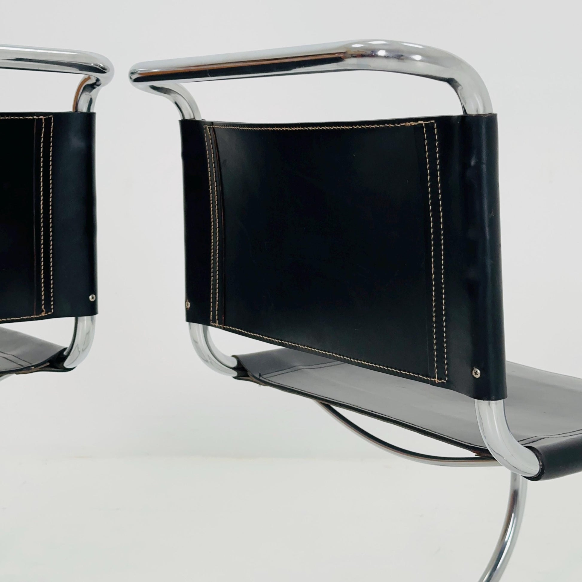 Set of 2 MR10 lounge black leather chairs design by Ludwig Mies van der Rohe , 1980s Italy