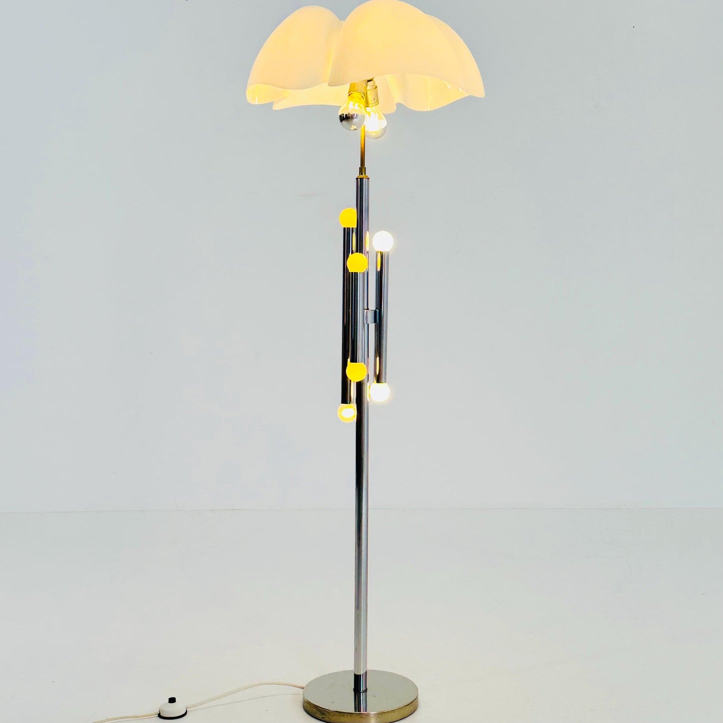 Iconic rare Mid-Century Modern Design Pipistrello Floor Lamp by Gae Aulenti for Martinelli Luce – 1970s Italy