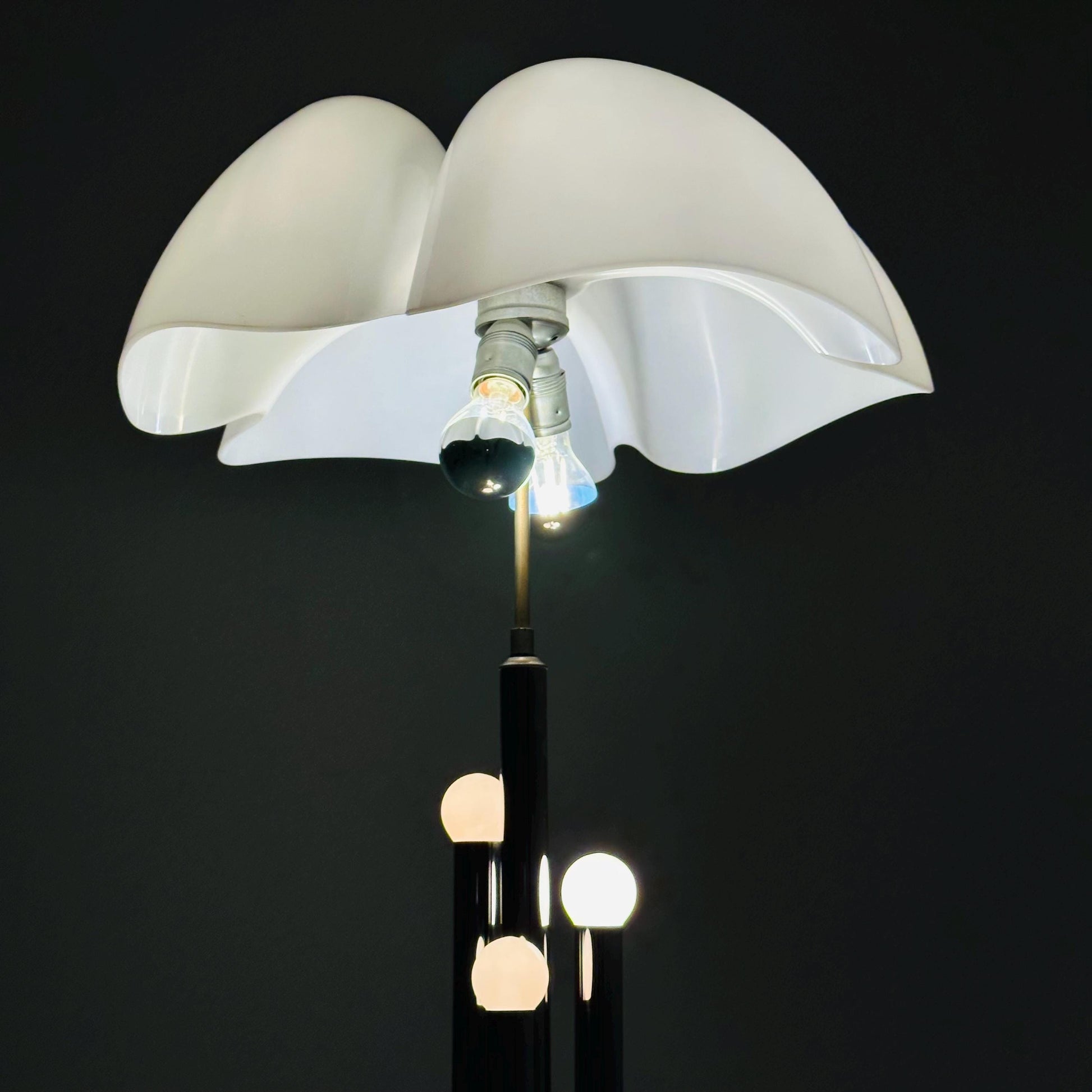 Iconic rare Mid-Century Modern Design Pipistrello Floor Lamp by Gae Aulenti for Martinelli Luce – 1970s Italy