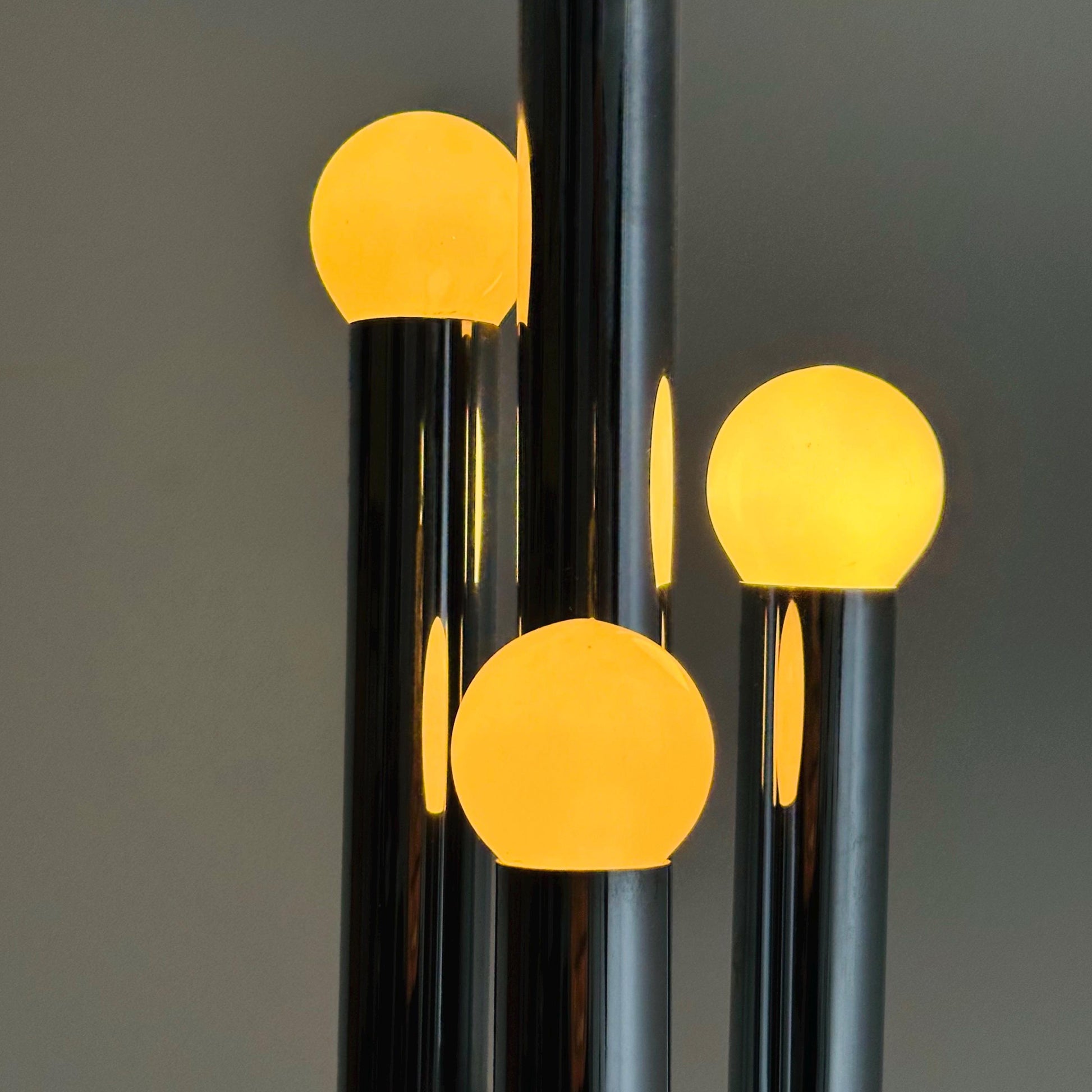 Iconic rare Mid-Century Modern Design Pipistrello Floor Lamp by Gae Aulenti for Martinelli Luce – 1970s Italy