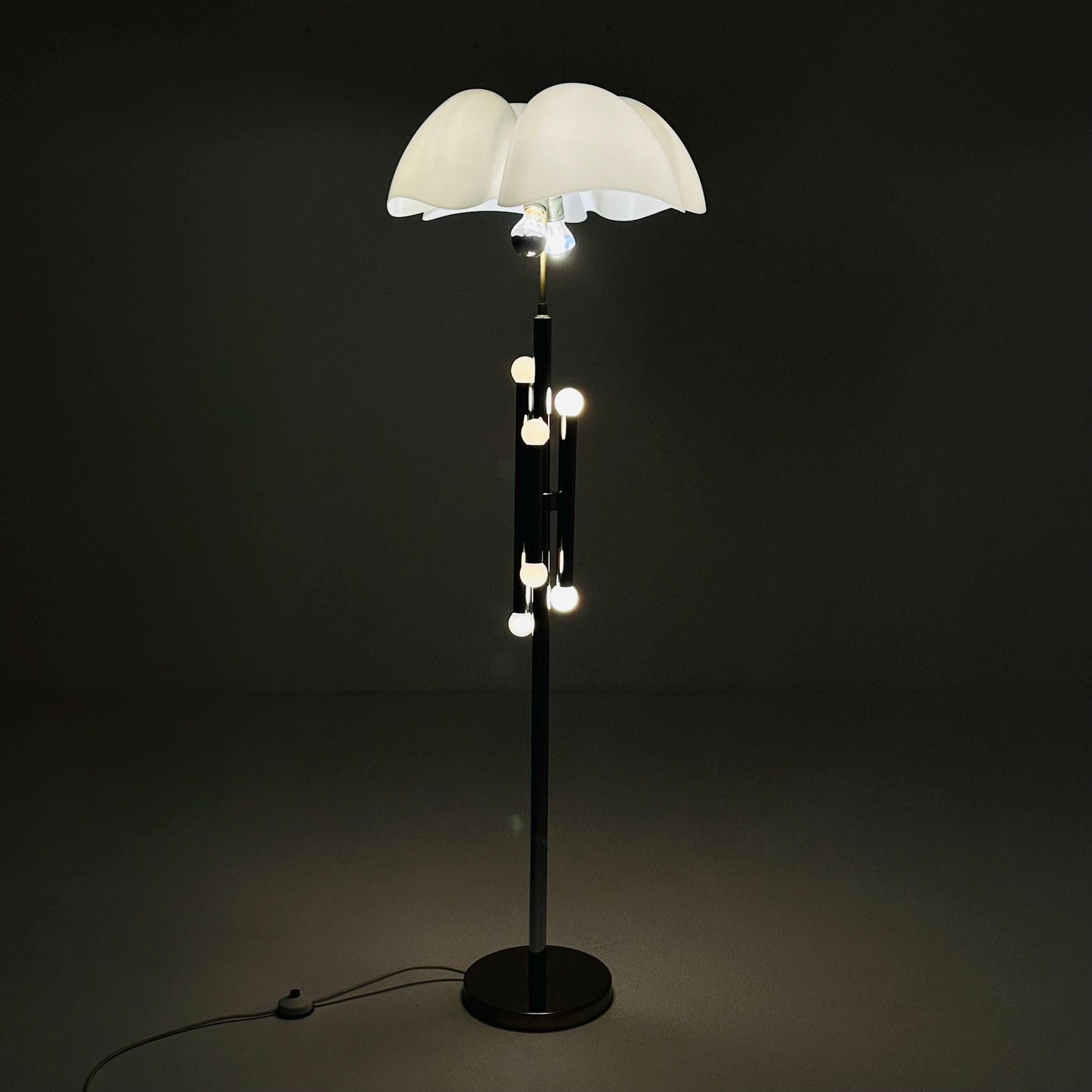 Iconic rare Mid-Century Modern Design Pipistrello Floor Lamp by Gae Aulenti for Martinelli Luce – 1970s Italy