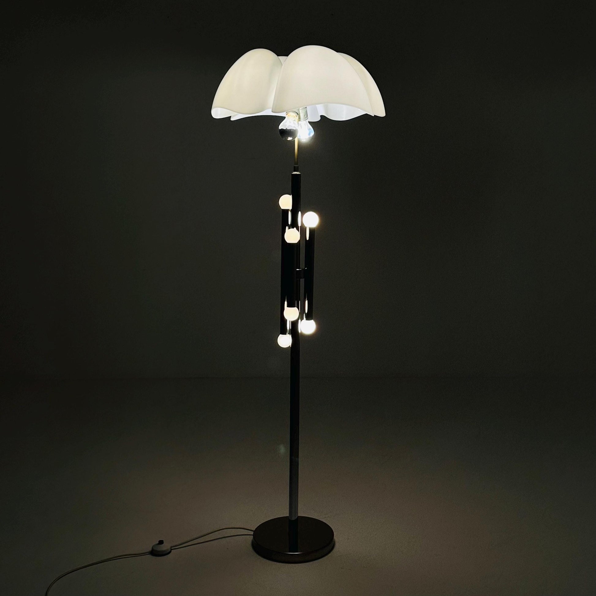 Iconic rare Mid-Century Modern Design Pipistrello Floor Lamp by Gae Aulenti for Martinelli Luce – 1970s Italy