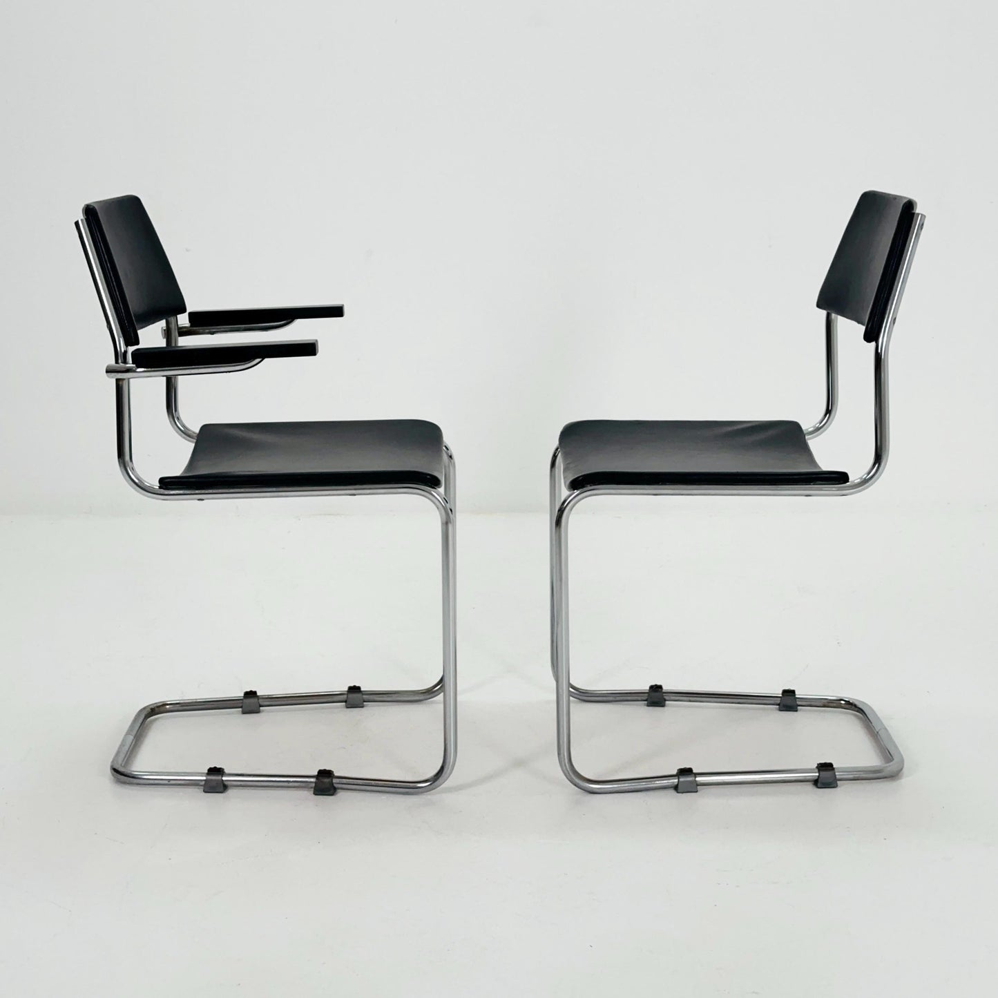 Set of 2 Bauhaus Cantilever Chairs by Mauser Werke Waldeck – Armchair & Side Chair, 1940s Germany
