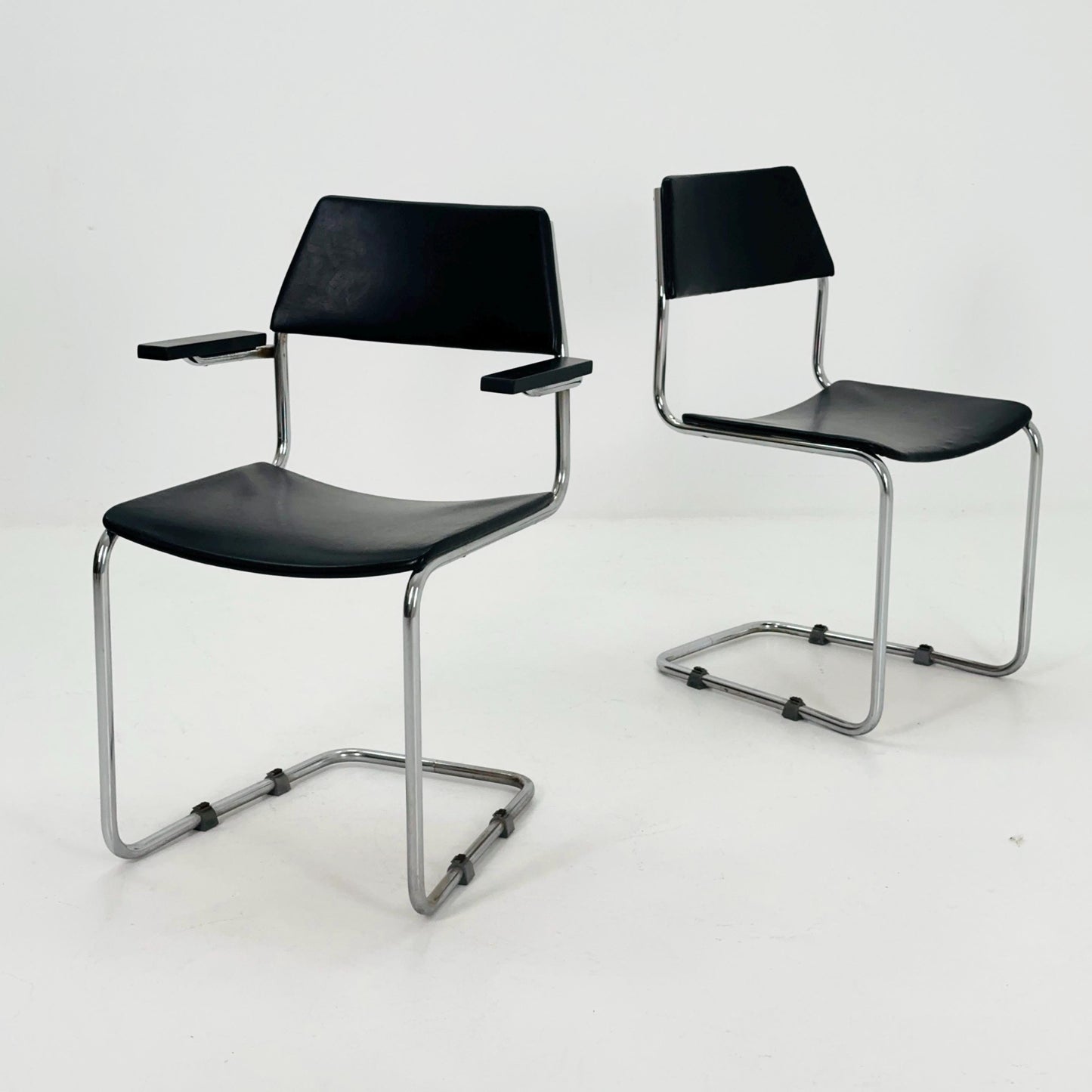 Set of 2 Bauhaus Cantilever Chairs by Mauser Werke Waldeck – Armchair & Side Chair, 1940s Germany