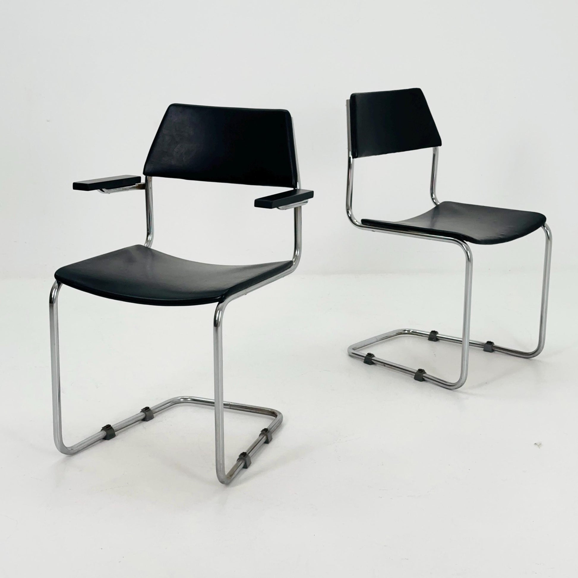 Set of 2 Bauhaus Cantilever Chairs by Mauser Werke Waldeck – Armchair & Side Chair, 1940s Germany