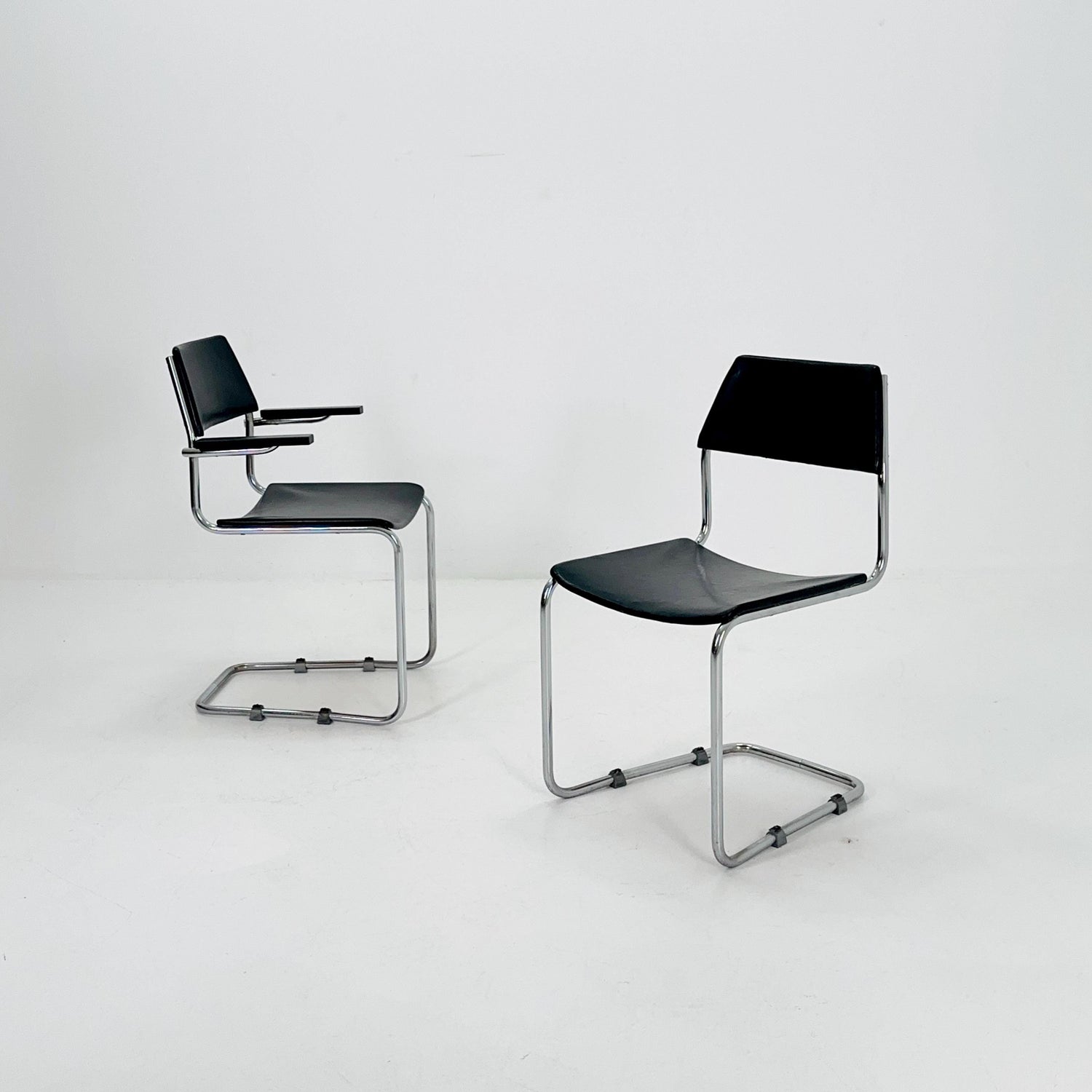 Set of 2 Bauhaus Cantilever Chairs by Mauser Werke Waldeck – Armchair & Side Chair, 1940s Germany