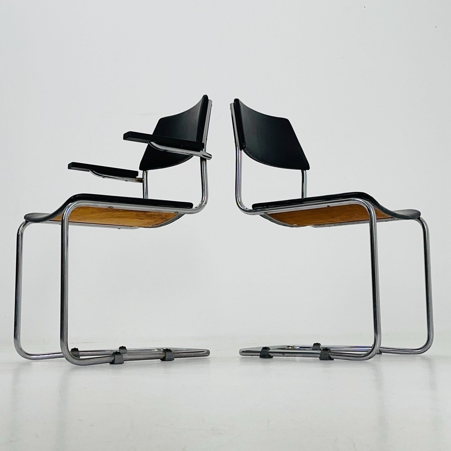 Set of 2 Bauhaus Cantilever Chairs by Mauser Werke Waldeck – Armchair & Side Chair, 1940s Germany