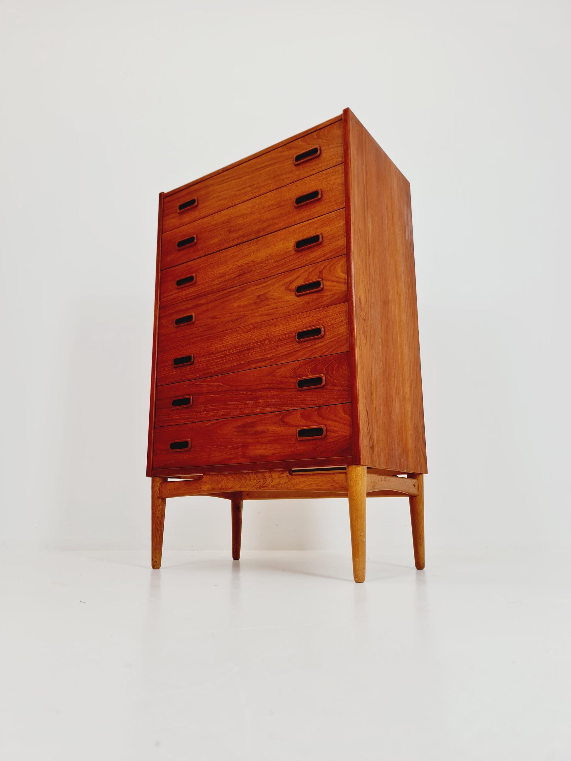 Midcentury Danish teak chest of drawers / drawer dresser / cabinet, 1960s