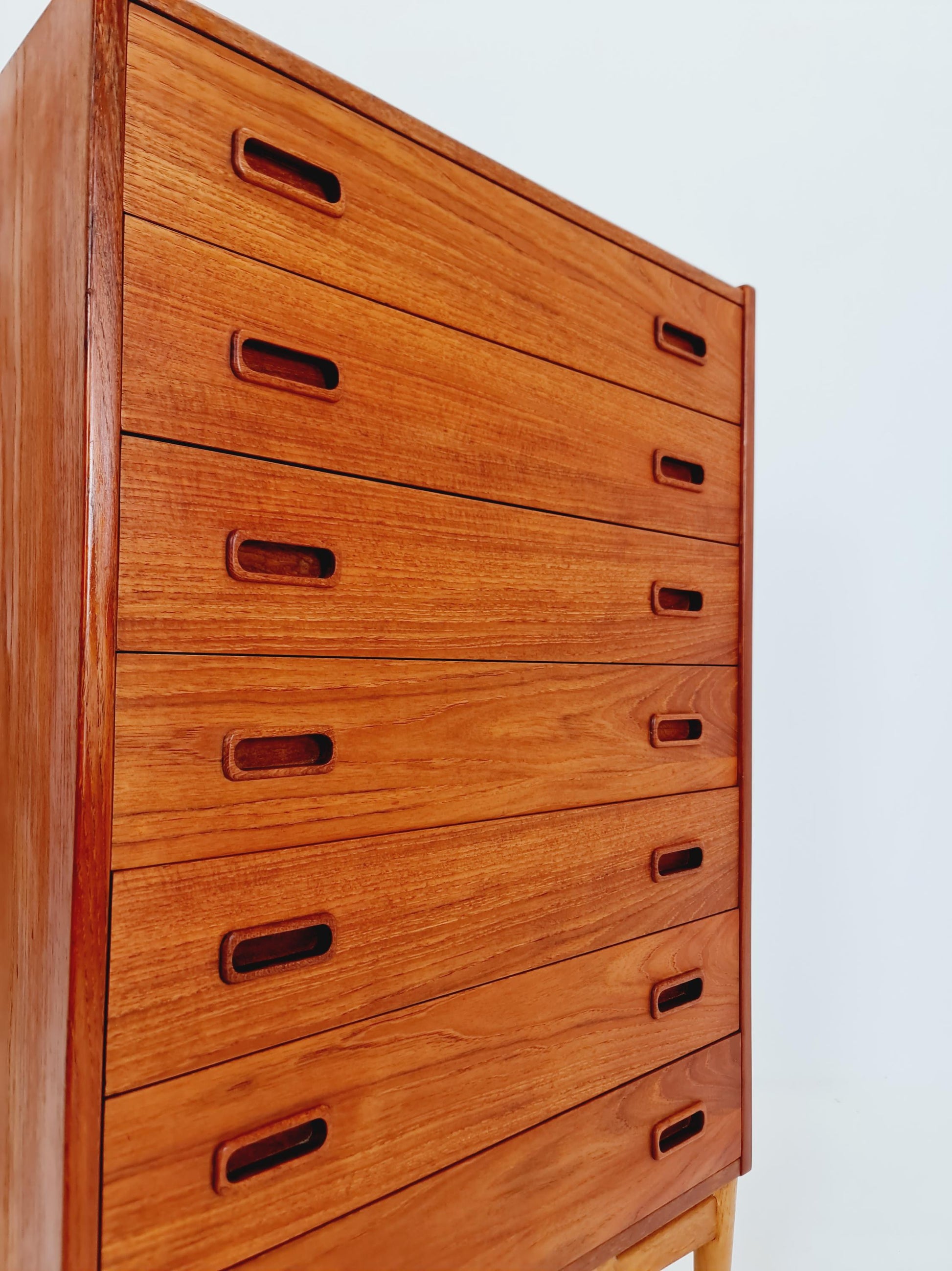 Midcentury Danish teak chest of drawers / drawer dresser / cabinet, 1960s