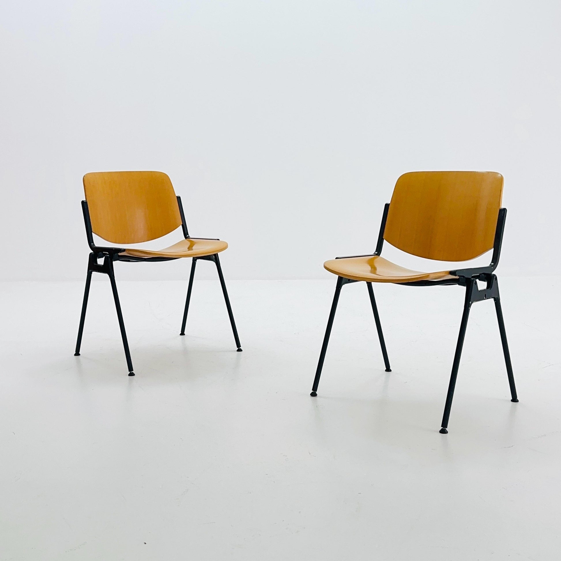 1 of 2 Mid century Stacking chair by Giancarlo Piretti for Anomima Castelli ,Italy 1960s