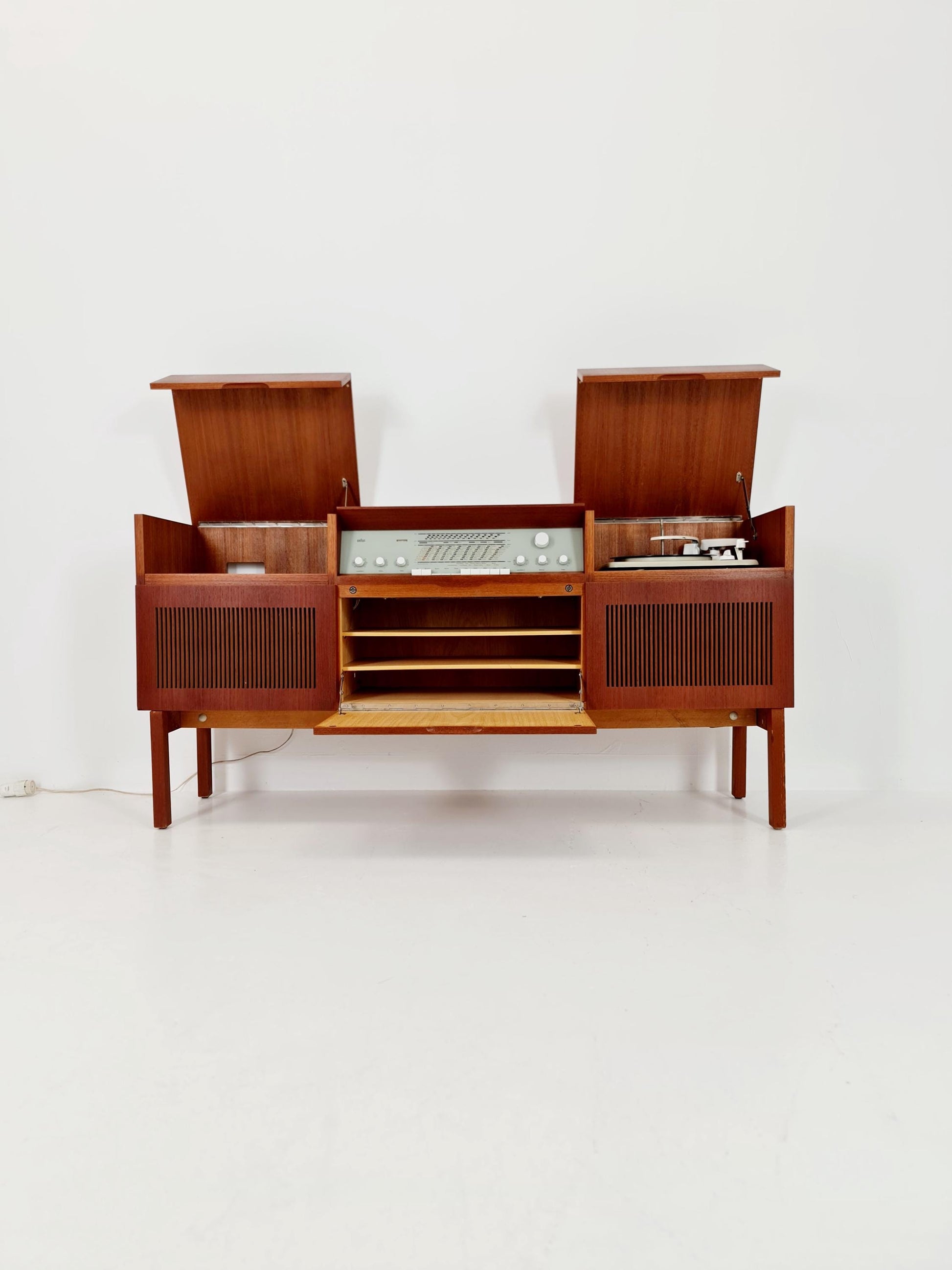 Mid Century Modern German Teak record player, radio by Braun “R 32 ”, 1960s