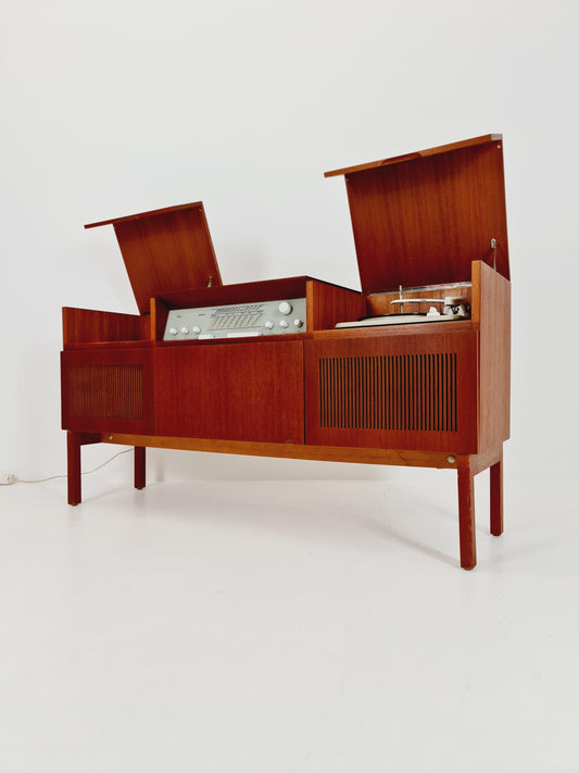 Mid Century Modern German Teak record player, radio by Braun “R 32 ”, 1960s