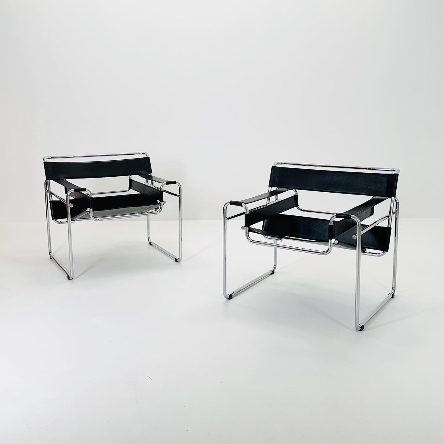 Set of 2 Mid century black B3 WASSILY Lounge armchair by Marcel Brauer 1990s Italy