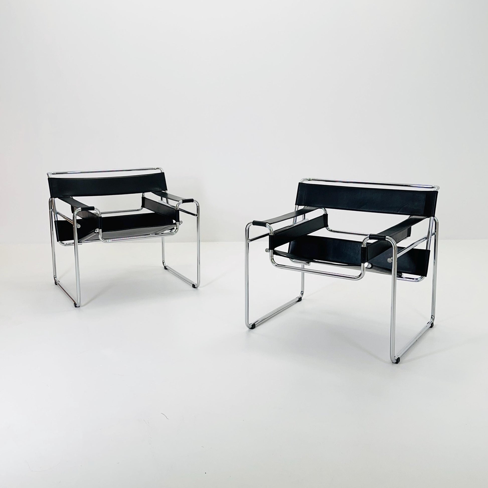 Set of 2 Mid century black B3 WASSILY Lounge armchair by Marcel Brauer 1990s Italy