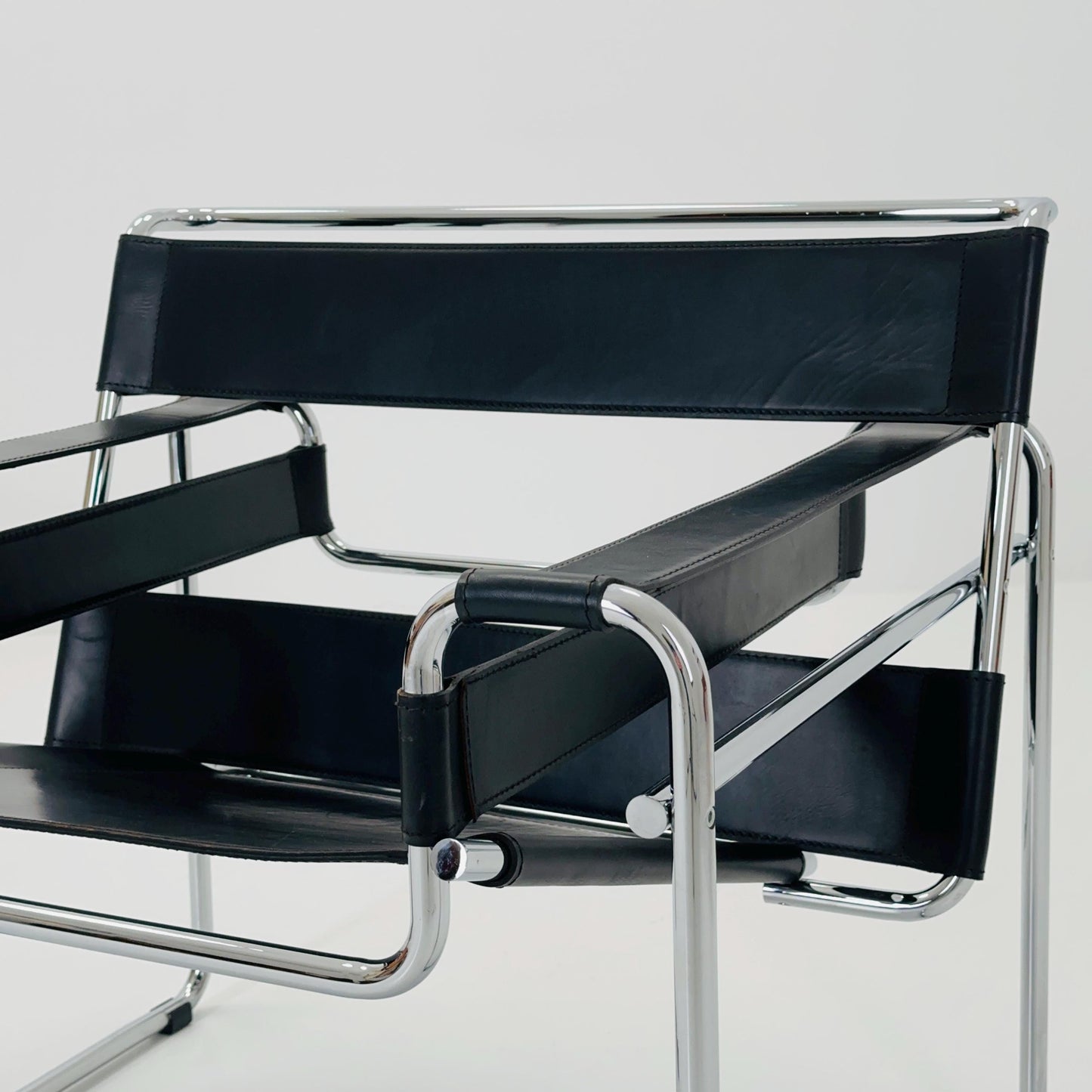 Set of 2 Mid century black B3 WASSILY Lounge armchair by Marcel Brauer 1990s Italy