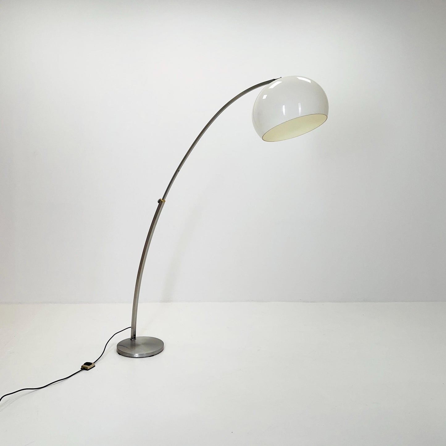 Mid-Century Large Italian Space Age Arched Floor Lamp, 1970s