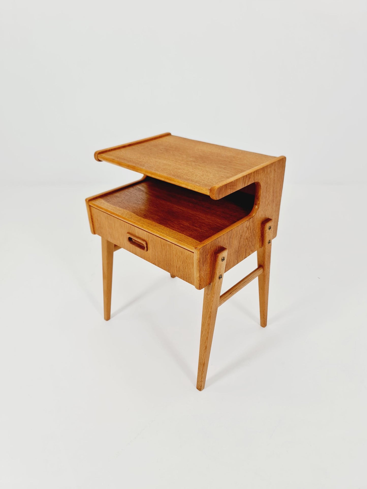 Midcentury Carlström & Co Oak Vintage Side table/ Bedside table/ Night stand straight from the sixties