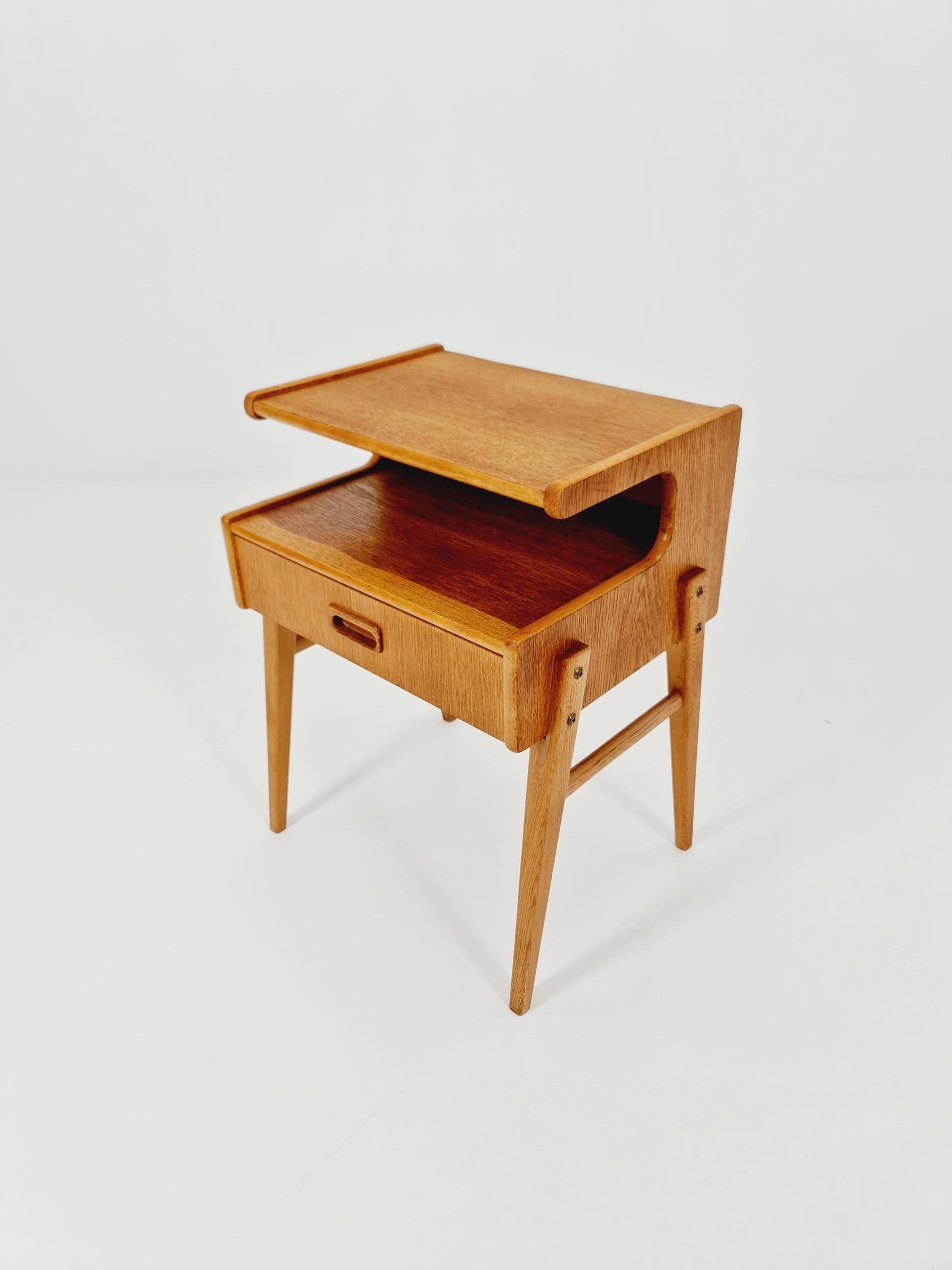 Midcentury Carlström & Co Oak Vintage Side table/ Bedside table/ Night stand straight from the sixties