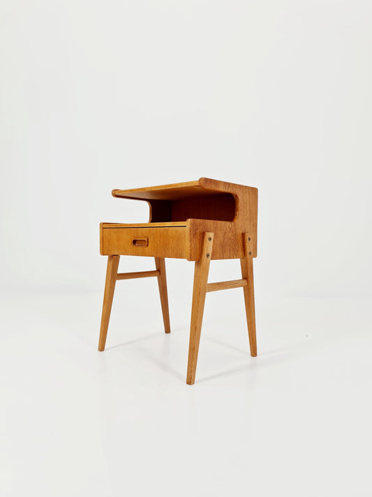 Midcentury Carlström & Co Oak Vintage Side table/ Bedside table/ Night stand straight from the sixties