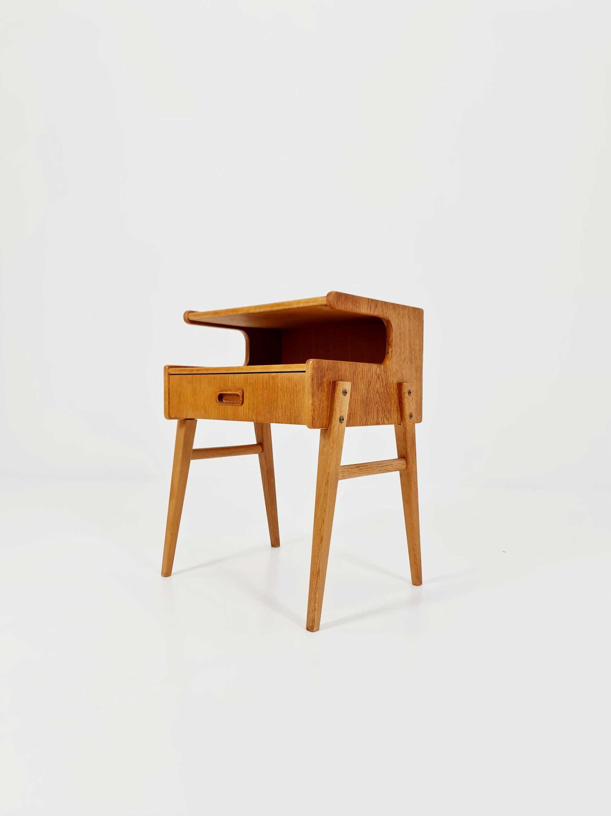 Midcentury Carlström & Co Oak Vintage Side table/ Bedside table/ Night stand straight from the sixties