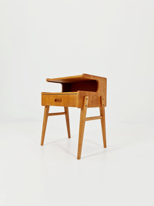 Midcentury Carlström & Co Oak Vintage Side table/ Bedside table/ Night stand straight from the sixties