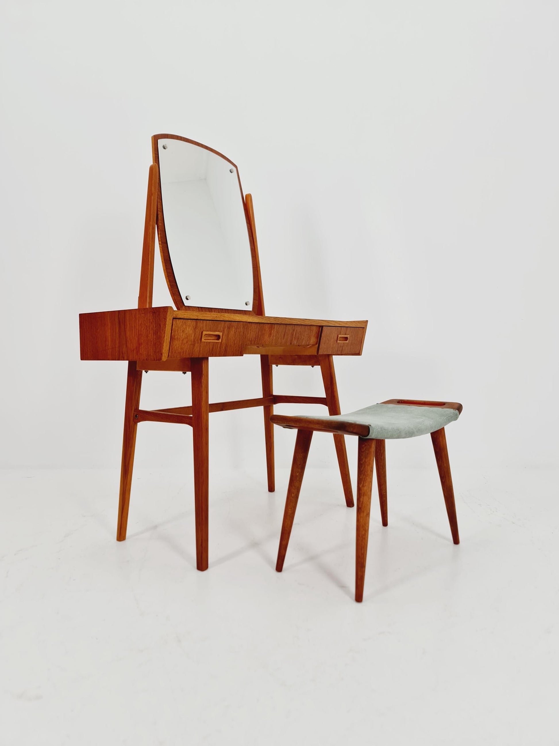 Mid Century Modern Danish teak & oak vanity table make up table by Fröseke for AB nybrofabriken, 1960s