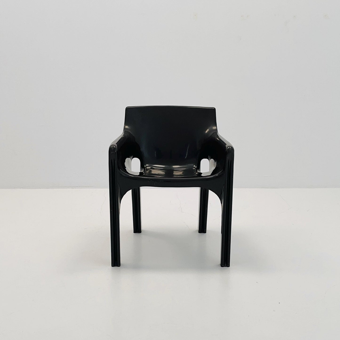 Gaudi Armchair by Vico Magistretti for Artemide Italy 1970s