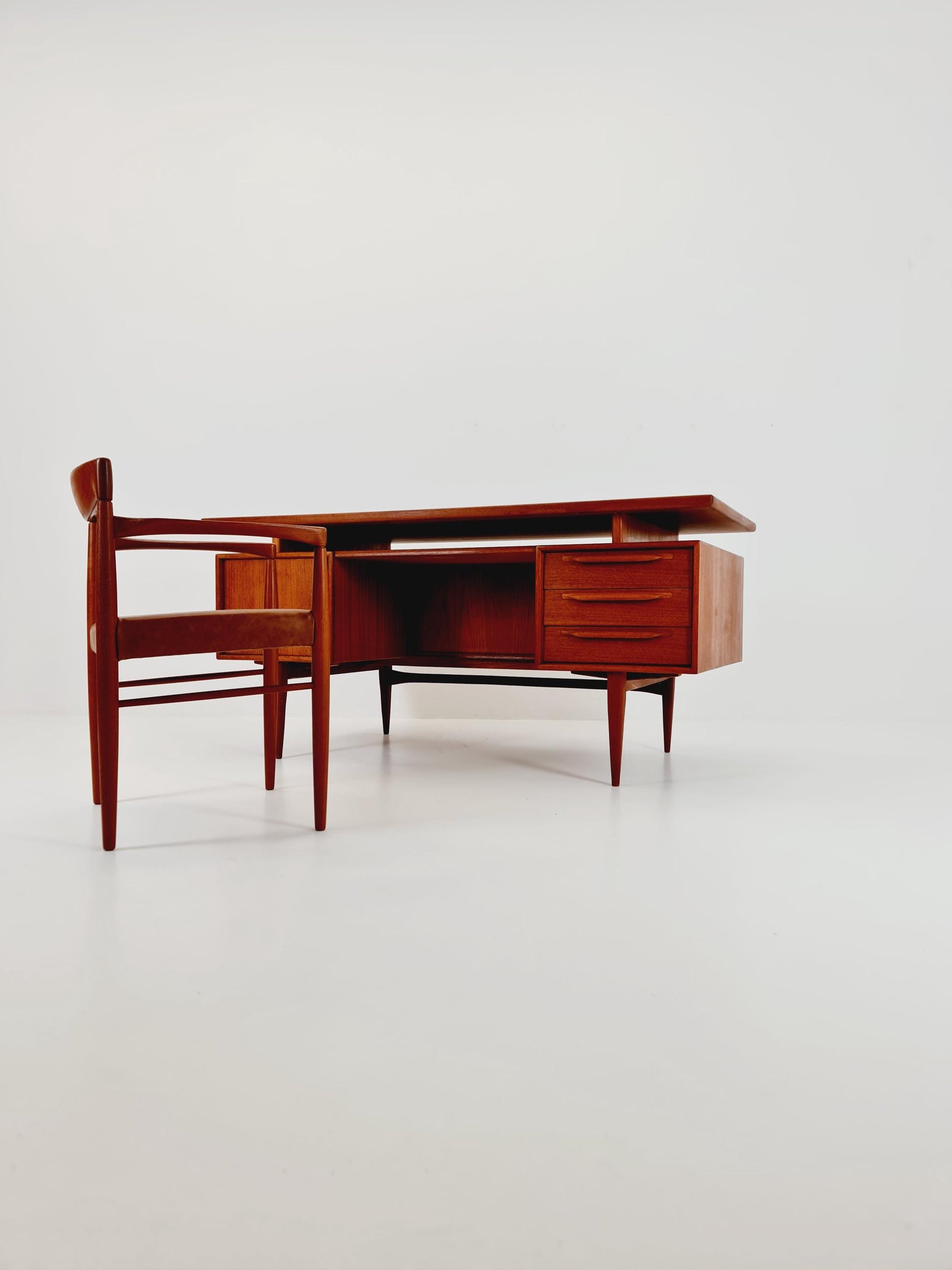 German Teak desk, model Executive Desk by Heinrich Riestenplatt , Model RT 200 , 1960s