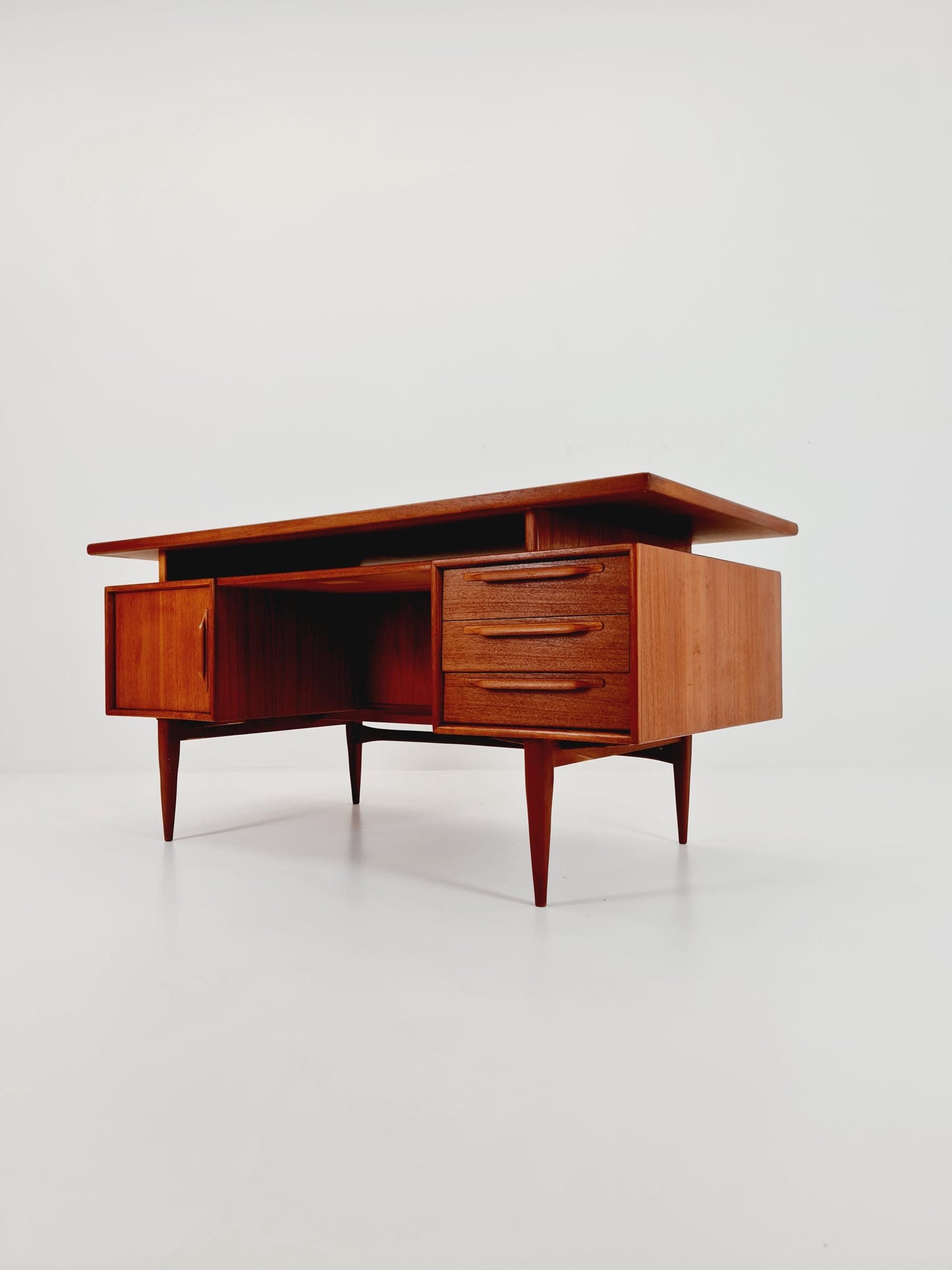 German Teak desk, model Executive Desk by Heinrich Riestenplatt , Model RT 200 , 1960s