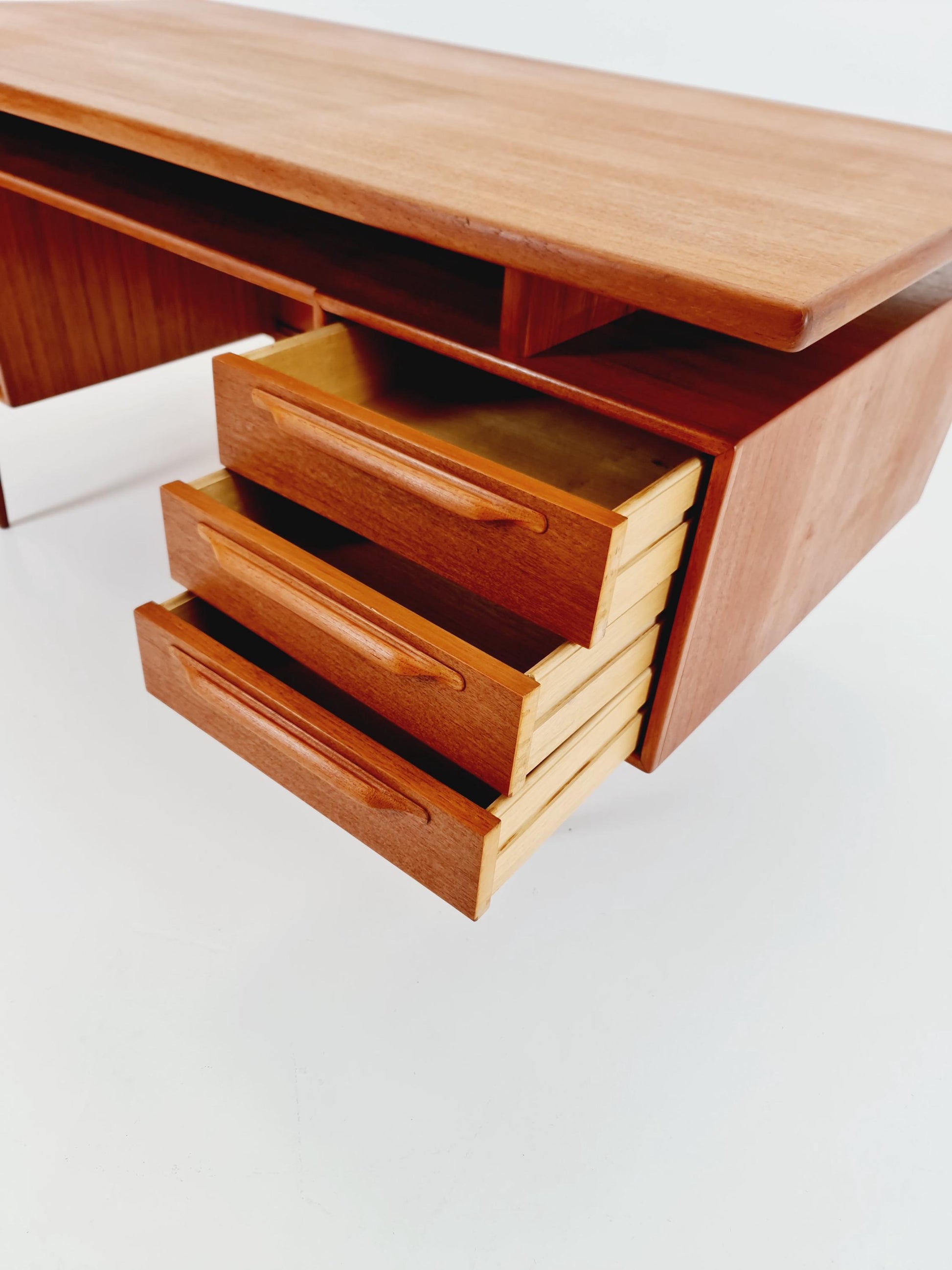 German Teak desk, model Executive Desk by Heinrich Riestenplatt , Model RT 200 , 1960s