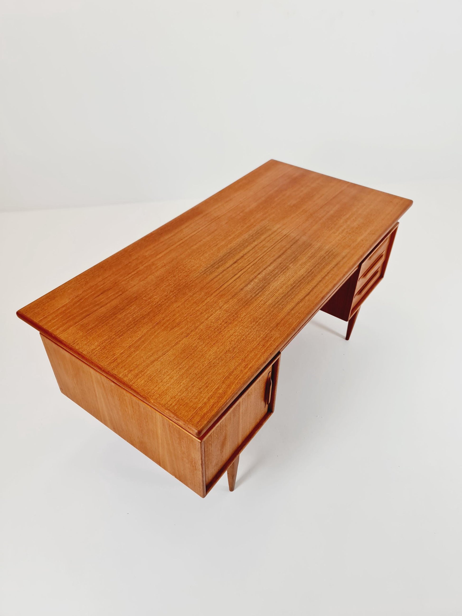 German Teak desk, model Executive Desk by Heinrich Riestenplatt , Model RT 200 , 1960s