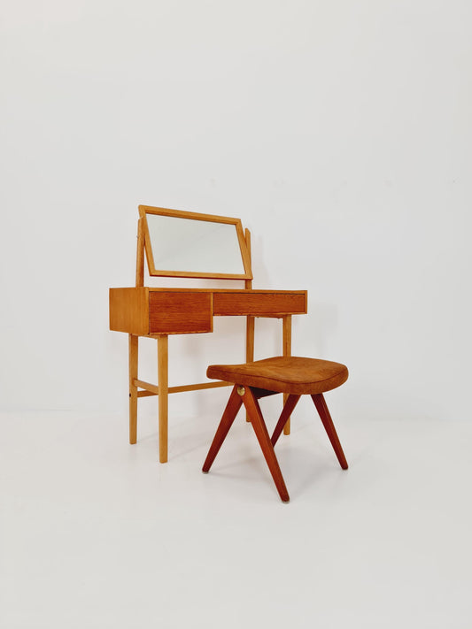 Mid Century Modern Danish Oak vanity table/ make up table by Ateljé glas och trä, Hovmantorp, 1960s