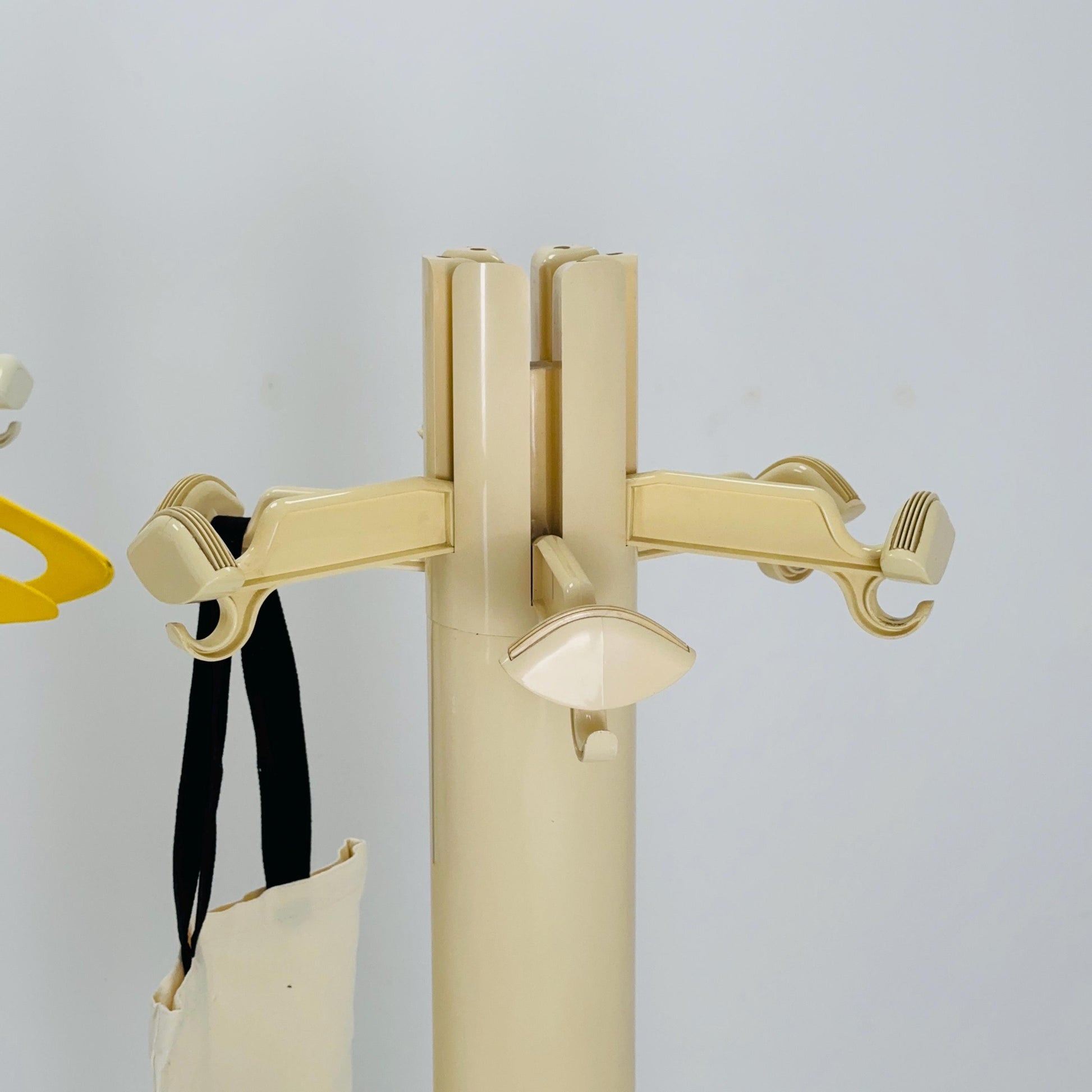 1 of 3 Italian white Space Plata Coat Planta Rack by Giancarlo Piretti for Castelli / Anonima Castelli, 1970s