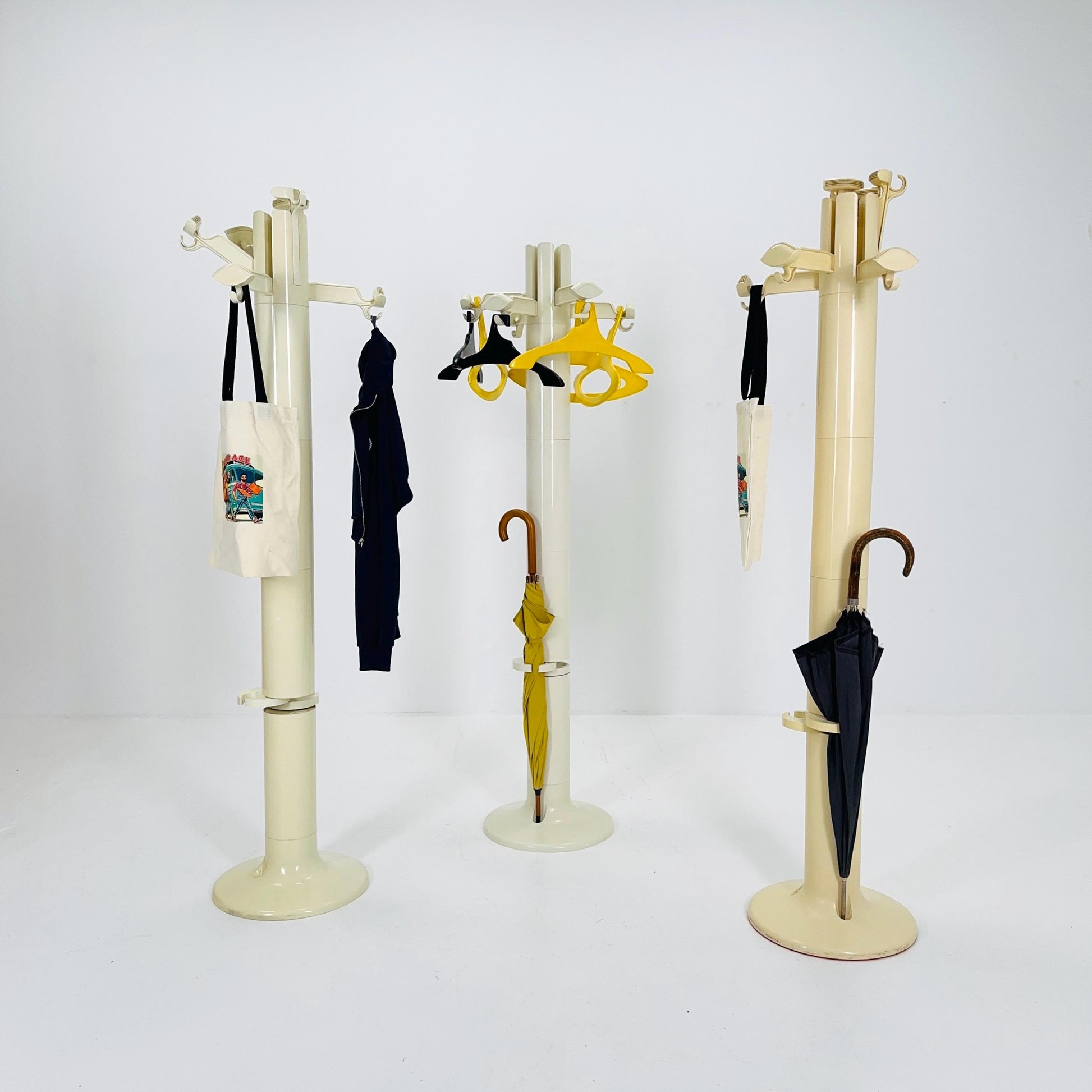 1 of 3 Italian white Space Plata Coat Planta Rack by Giancarlo Piretti for Castelli / Anonima Castelli, 1970s