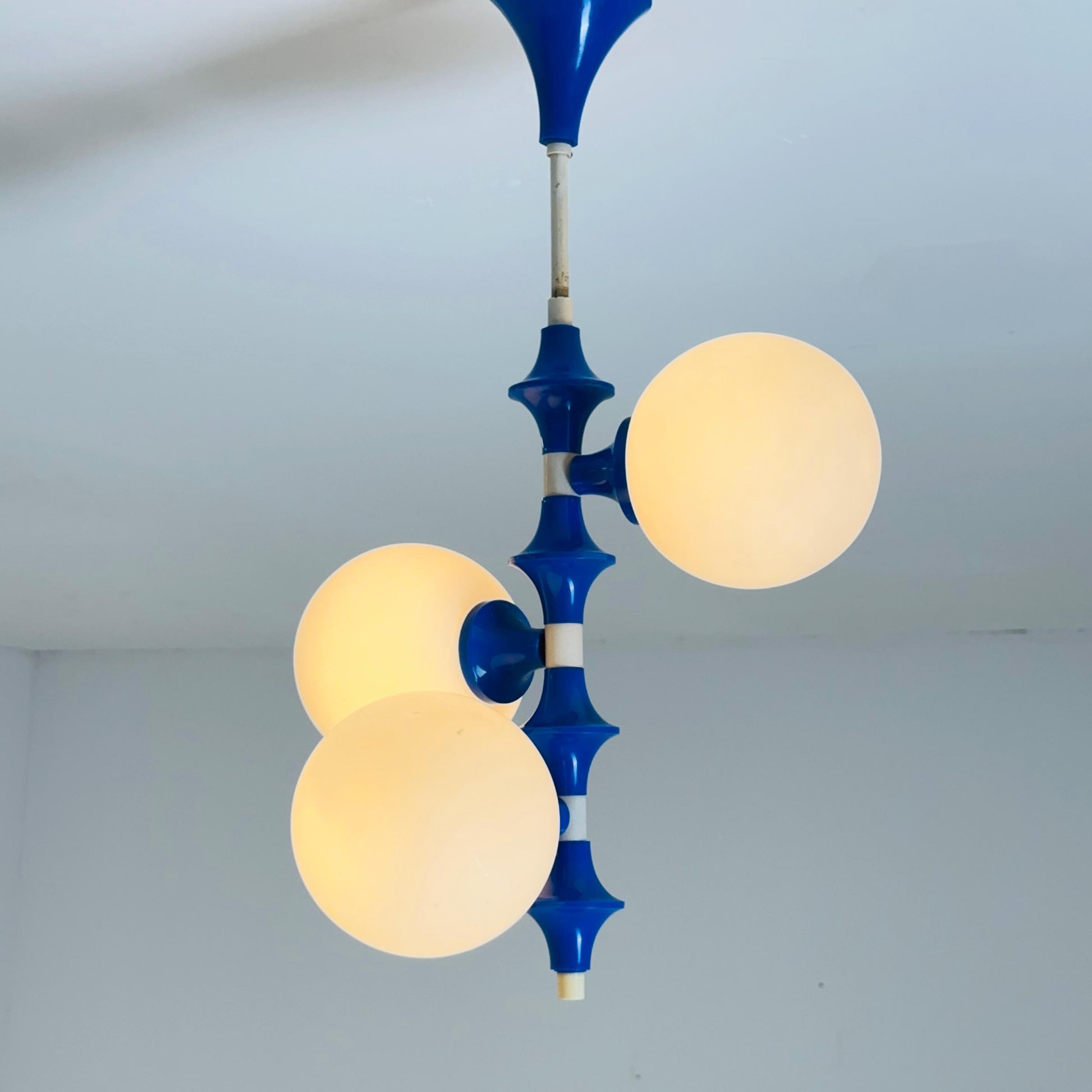 Mid century Richard Essig Space Age Ceiling Light 1970s Sputnik Lamp with 3 Glass Globes