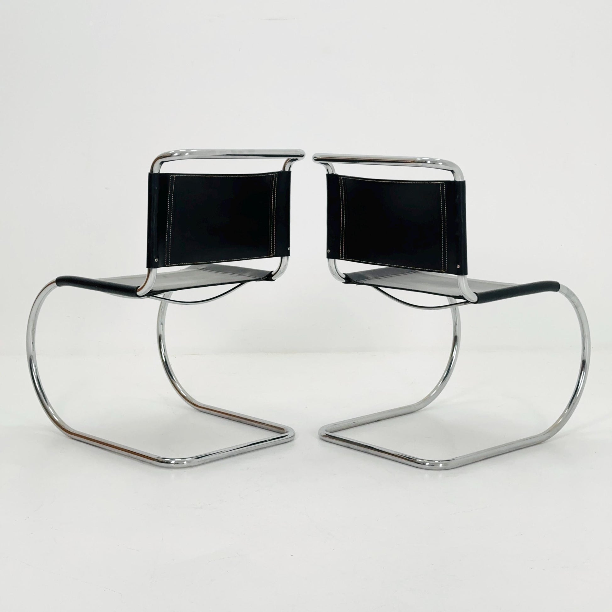 Set of 2 MR10 lounge black leather chairs design by Ludwig Mies van der Rohe , 1980s Italy