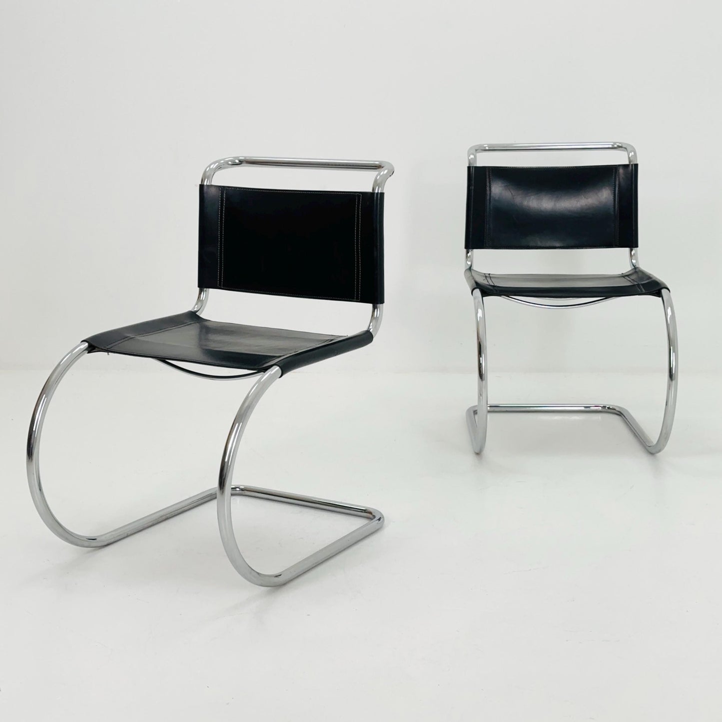 Set of 2 MR10 lounge black leather chairs design by Ludwig Mies van der Rohe , 1980s Italy