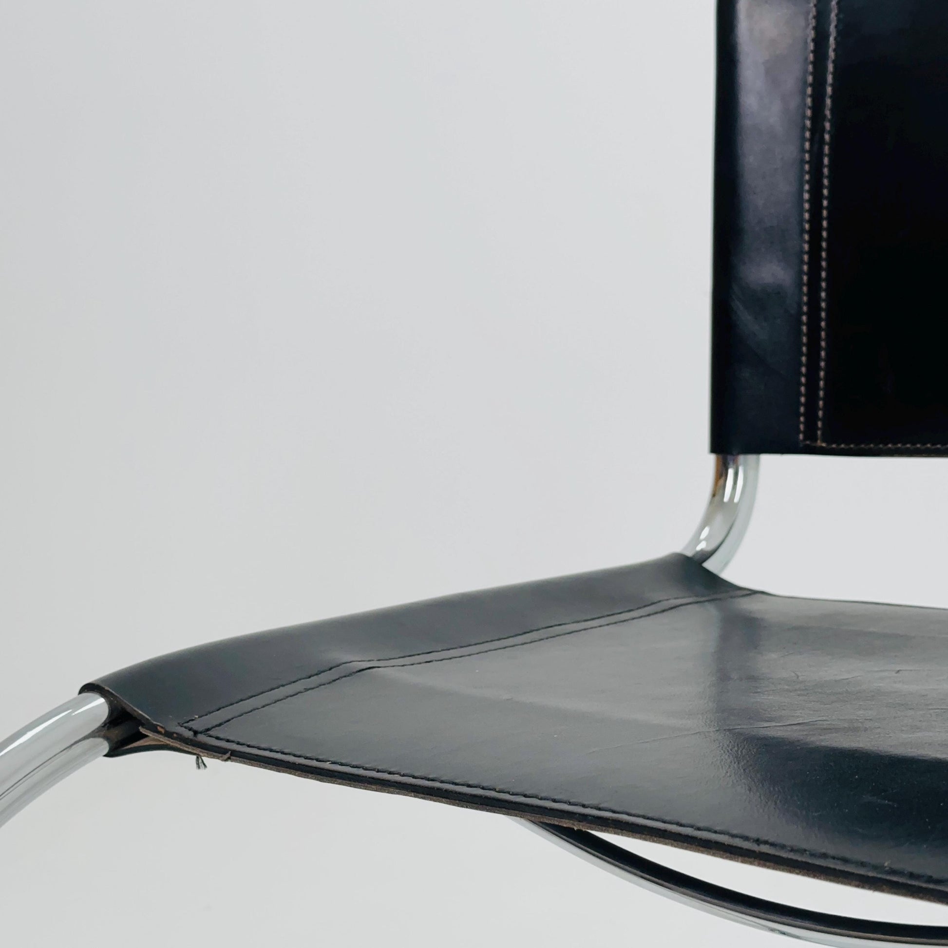 Set of 2 MR10 lounge black leather chairs design by Ludwig Mies van der Rohe , 1980s Italy