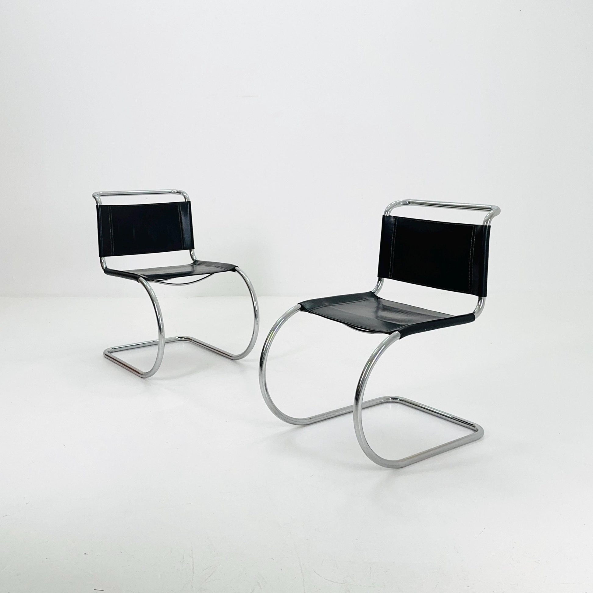 Set of 2 MR10 lounge black leather chairs design by Ludwig Mies van der Rohe , 1980s Italy