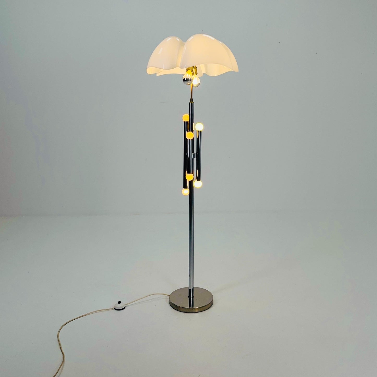 Iconic rare Mid-Century Modern Design Pipistrello Floor Lamp by Gae Aulenti for Martinelli Luce – 1970s Italy