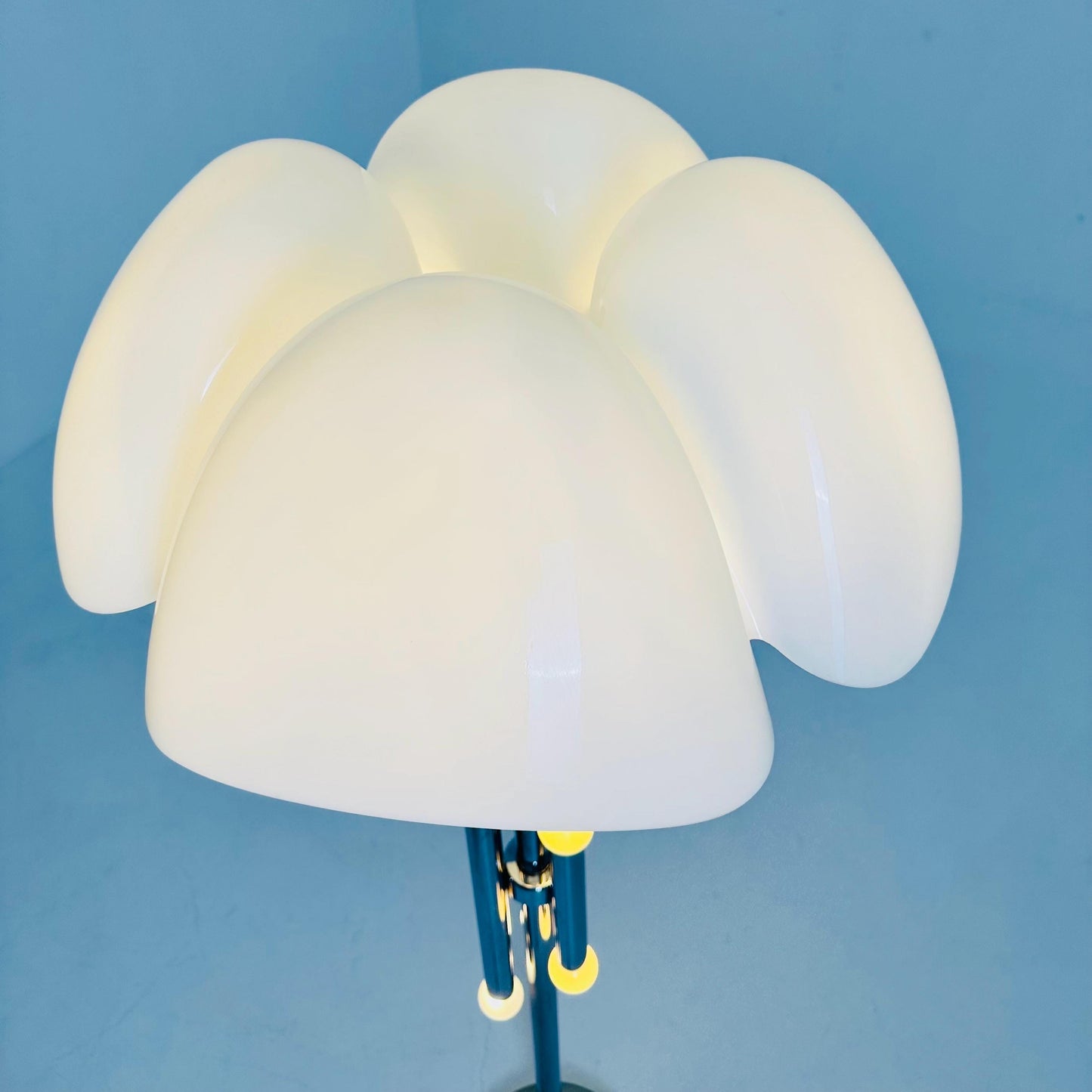Iconic rare Mid-Century Modern Design Pipistrello Floor Lamp by Gae Aulenti for Martinelli Luce – 1970s Italy