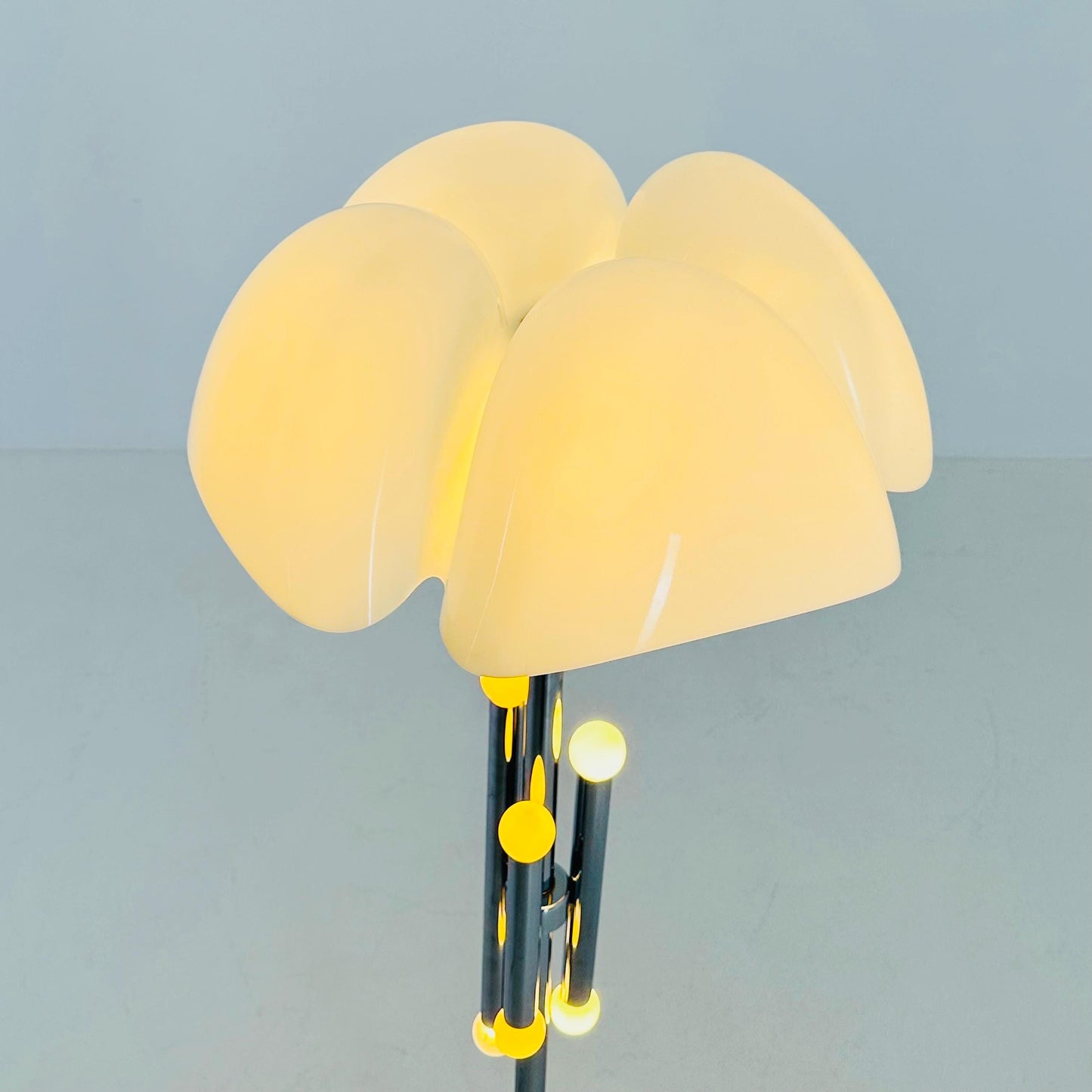Iconic rare Mid-Century Modern Design Pipistrello Floor Lamp by Gae Aulenti for Martinelli Luce – 1970s Italy